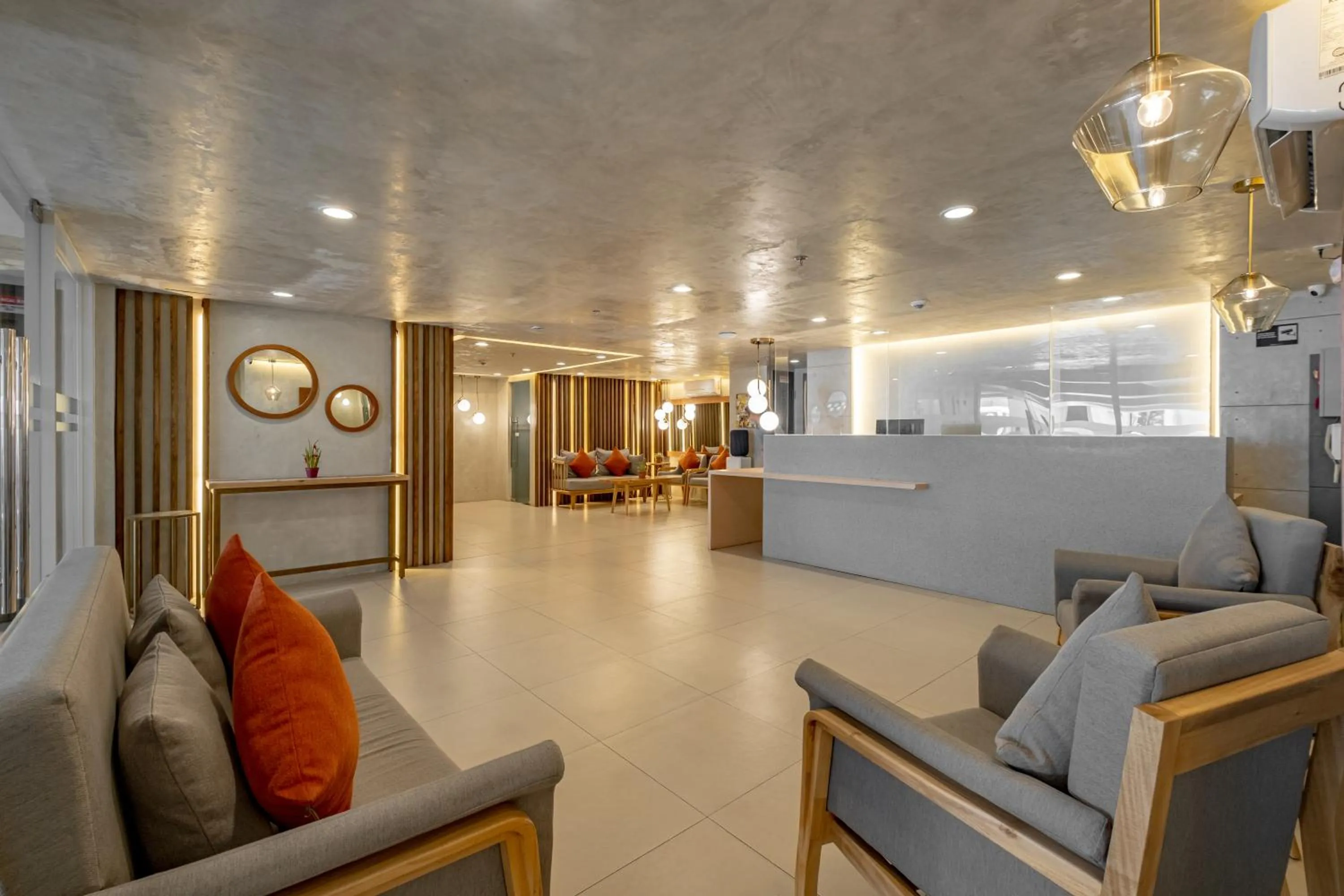 Lobby or reception in iHotel Uptown BGC