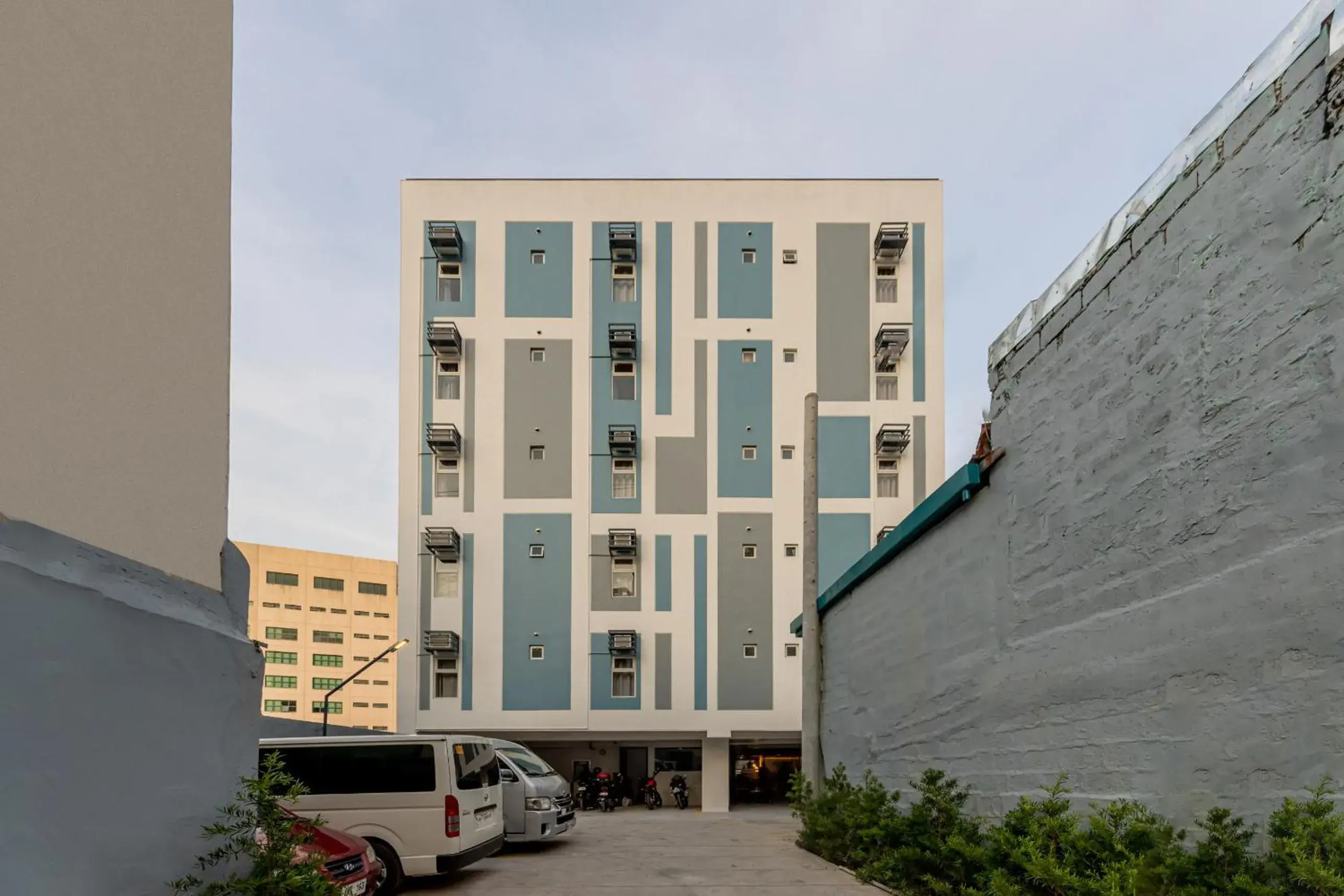 Property building in iHotel Uptown BGC Property building in iHotel Uptown BGC