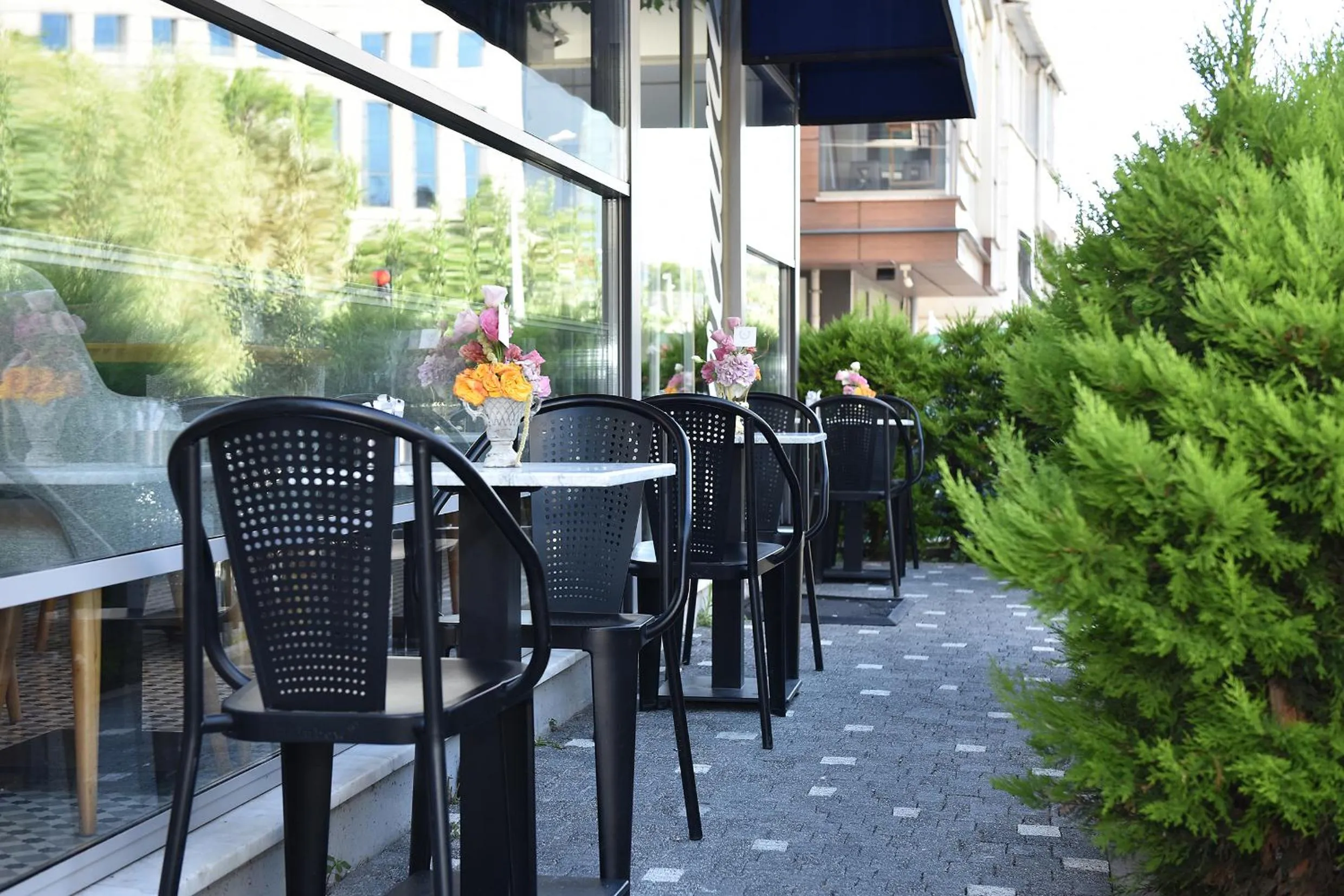 Restaurant/places to eat in Levent Lavandula Hotel