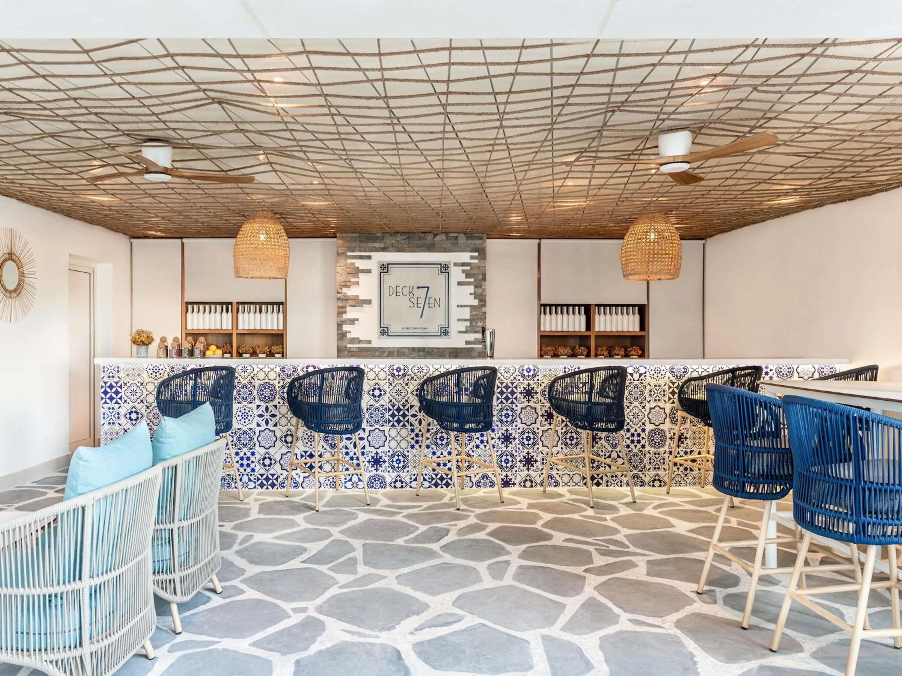 Lounge or bar in Novotel Dubai Al Barsha