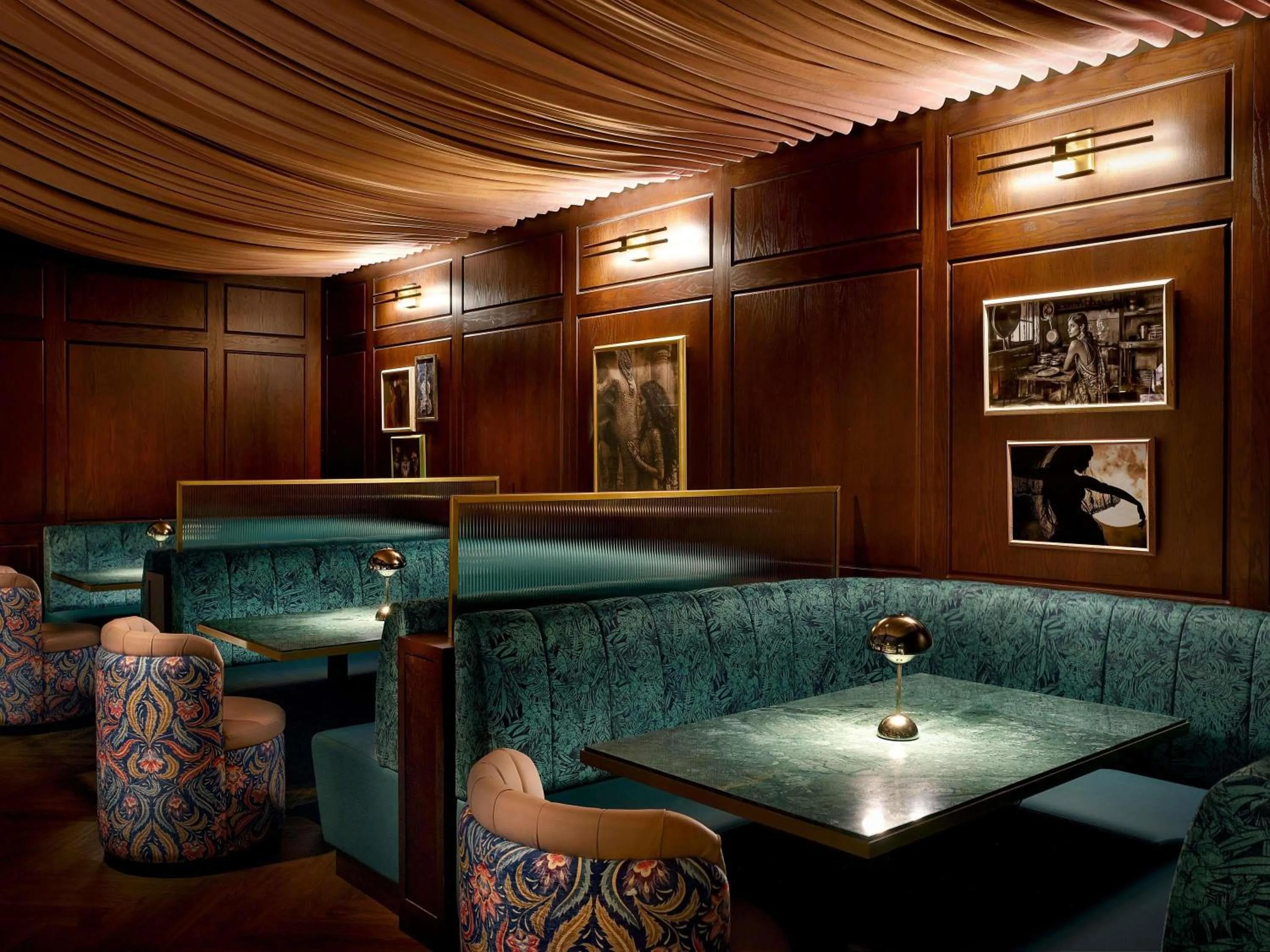 Lounge or bar in Novotel Dubai Al Barsha