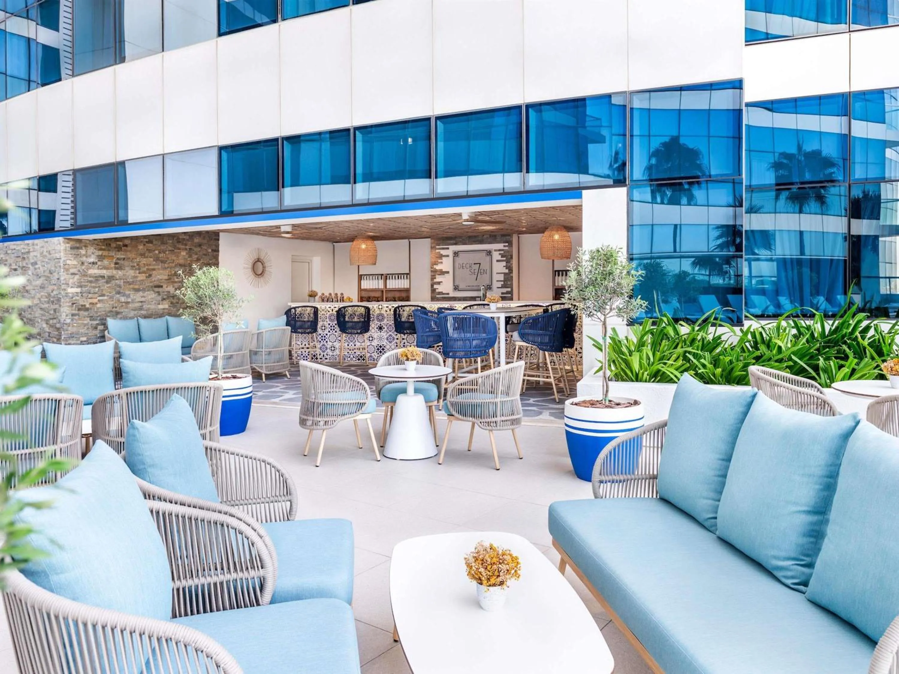 Lounge or bar in Novotel Dubai Al Barsha