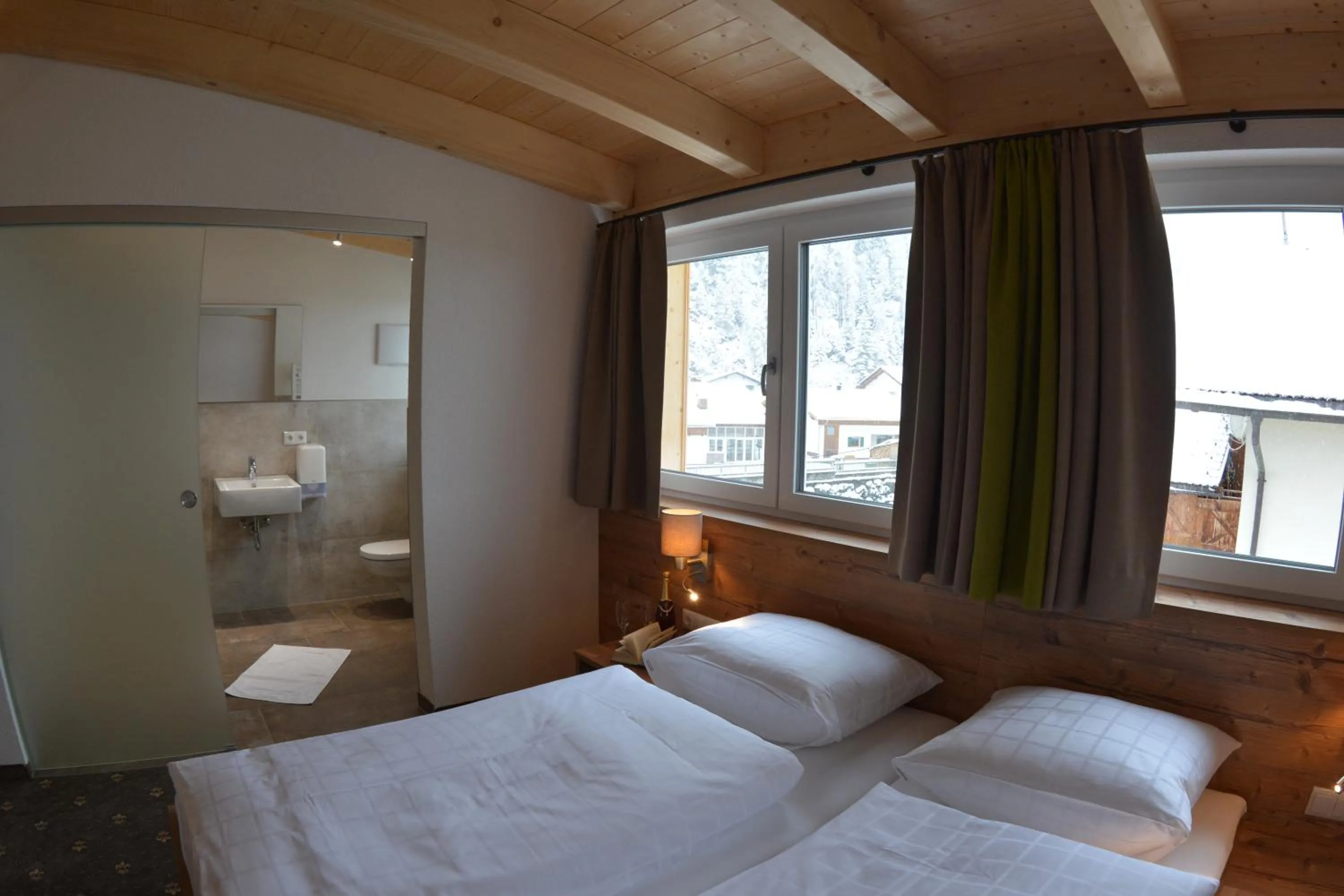 Photo of the whole room, Bed in Pension Alpenblick