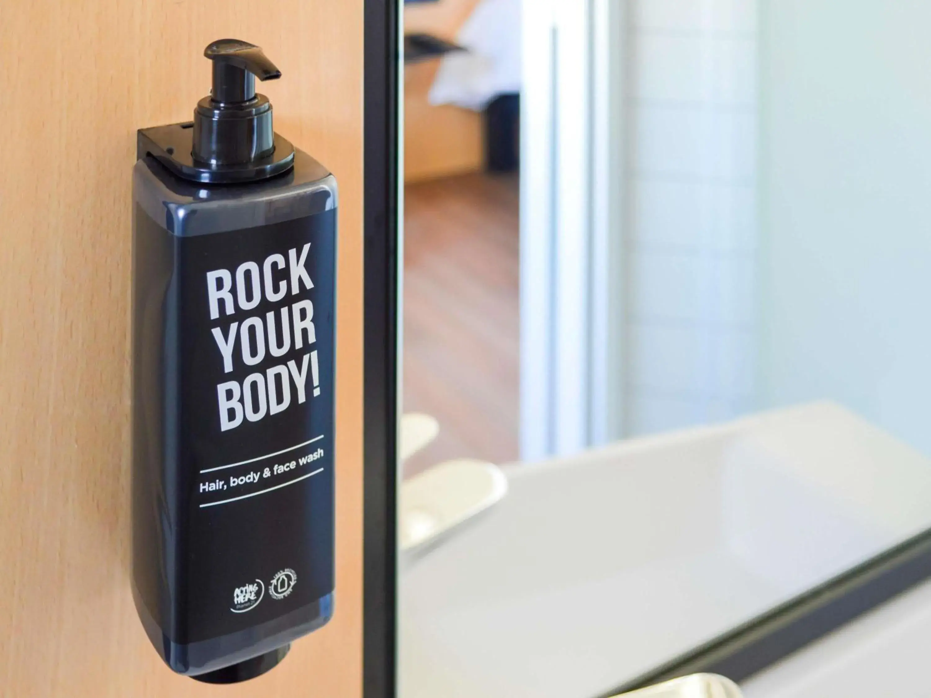 Bedroom, Bed in Ibis Paris Tour Eiffel Cambronne 15ème Bedroom, Bed in Ibis Paris Tour Eiffel Cambronne 15ème