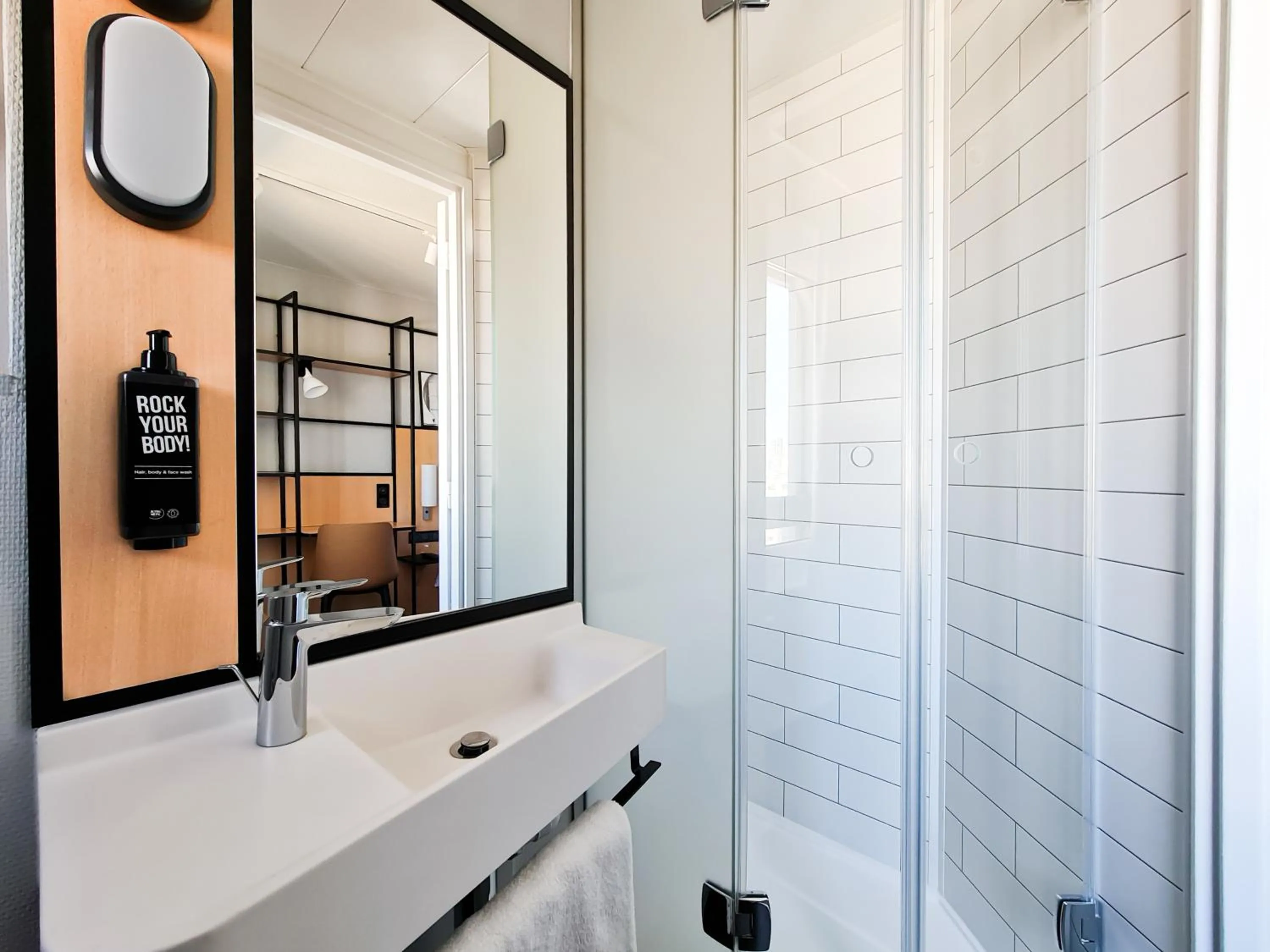 Bathroom in Ibis Paris Tour Eiffel Cambronne 15ème