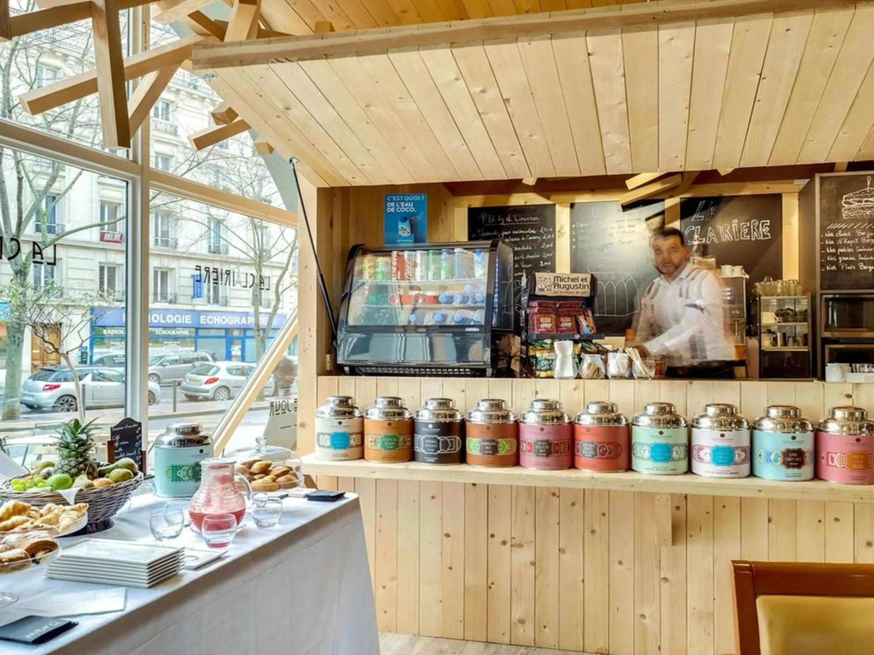 Restaurant/places to eat in Ibis Paris Tour Eiffel Cambronne 15ème