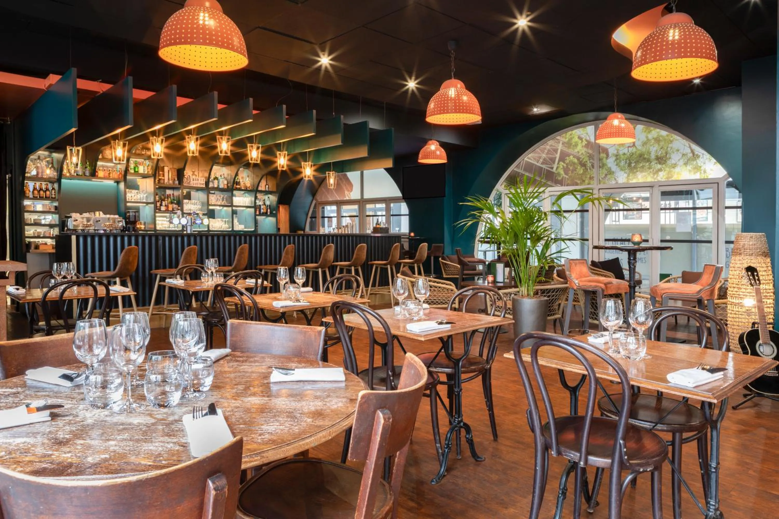 Restaurant/places to eat in Ibis Paris Tour Eiffel Cambronne 15ème