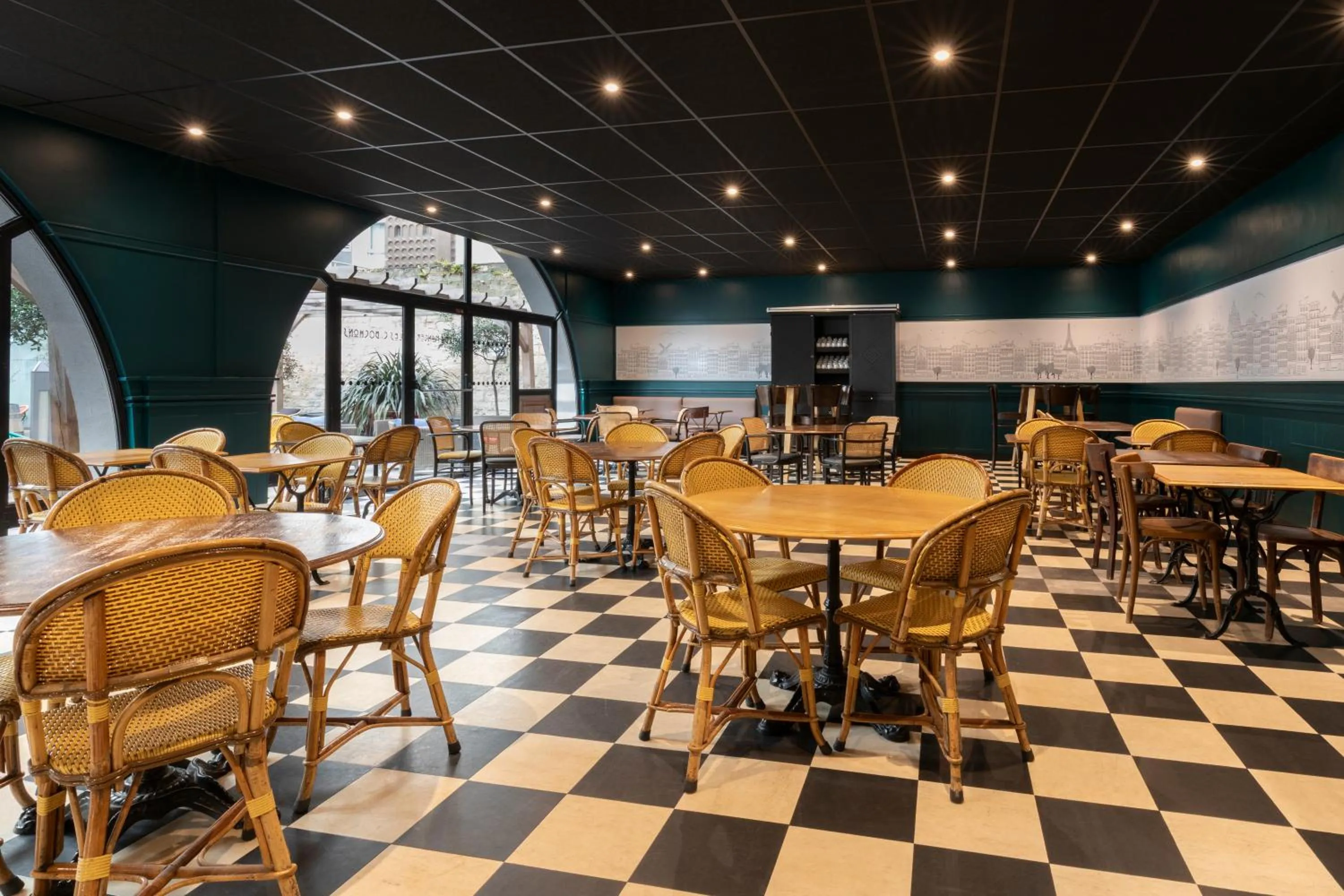 Restaurant/places to eat in Ibis Paris Tour Eiffel Cambronne 15ème