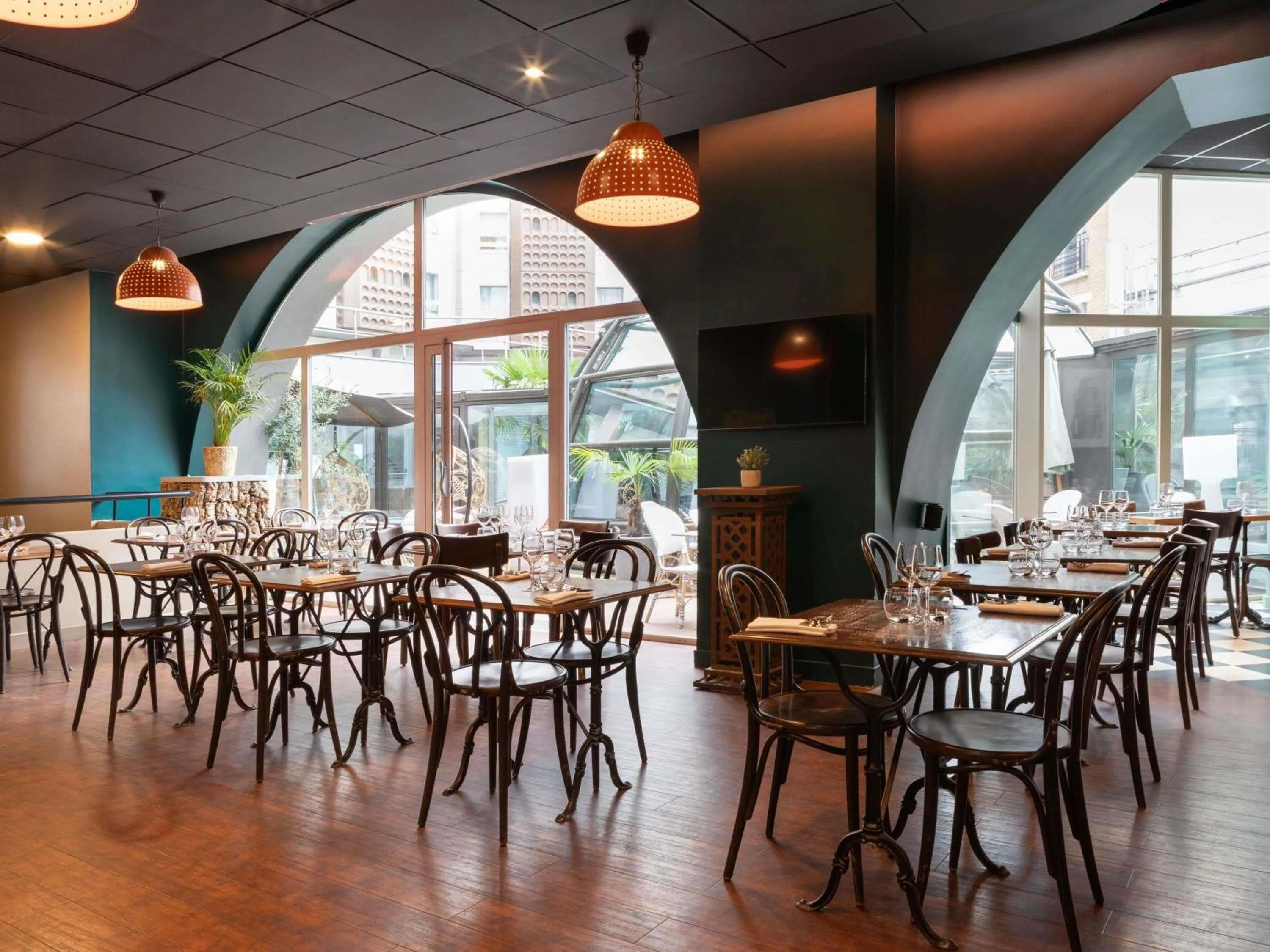 Restaurant/places to eat in Ibis Paris Tour Eiffel Cambronne 15ème