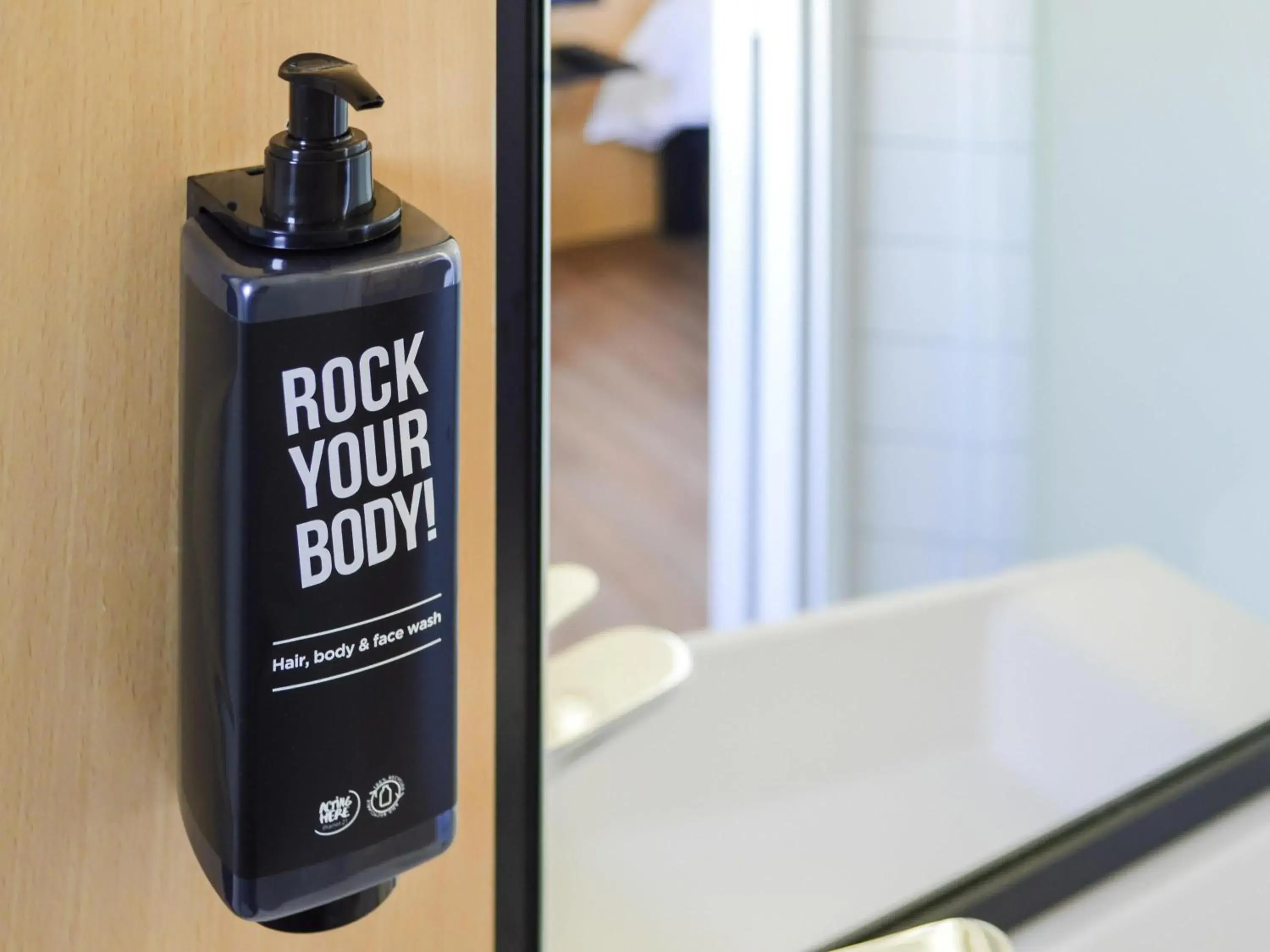 Bedroom, Bed in Ibis Paris Tour Eiffel Cambronne 15ème Bedroom, Bed in Ibis Paris Tour Eiffel Cambronne 15ème