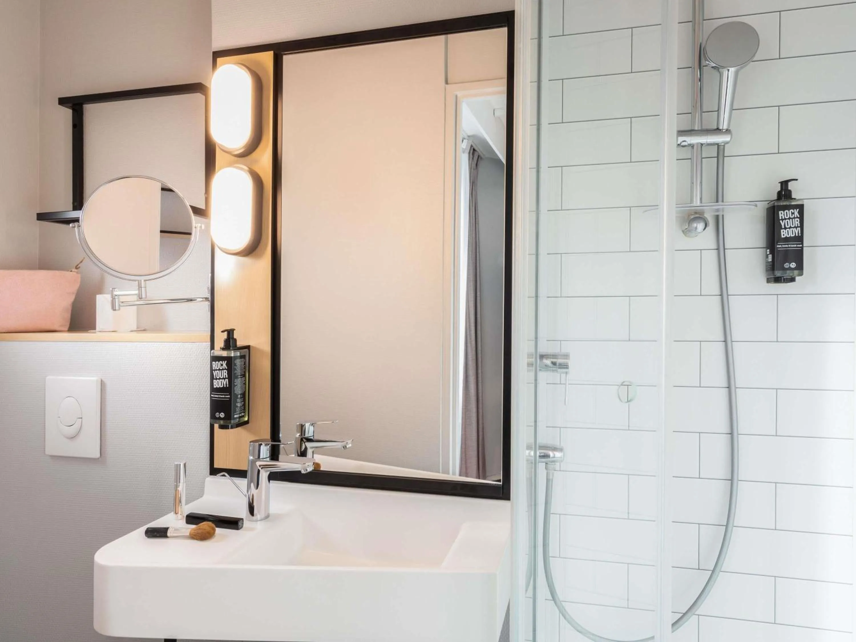 Bedroom in Ibis Paris Tour Eiffel Cambronne 15ème