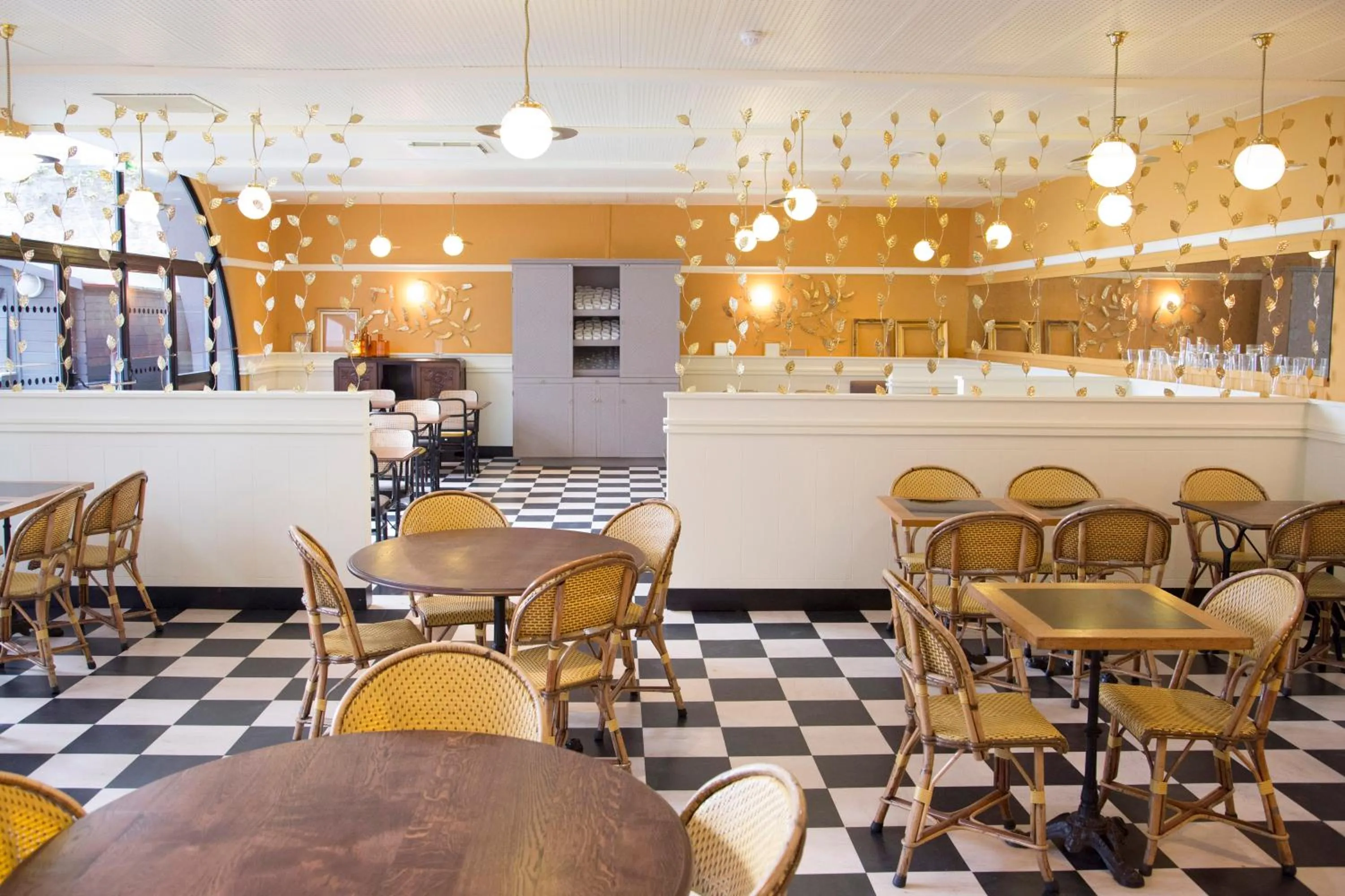 Restaurant/places to eat in Ibis Paris Tour Eiffel Cambronne 15ème