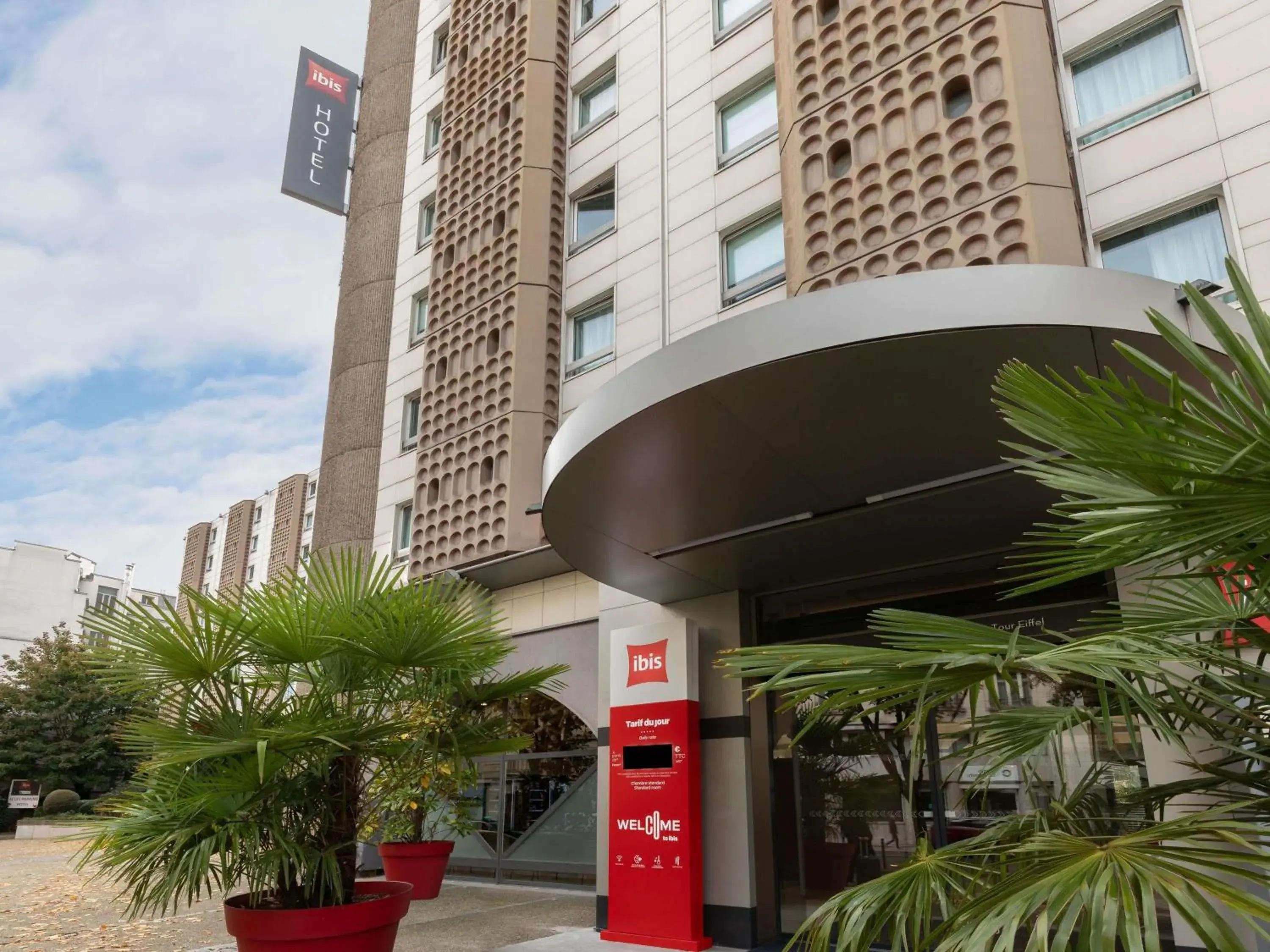 Property building in Ibis Paris Tour Eiffel Cambronne 15ème Property building in Ibis Paris Tour Eiffel Cambronne 15ème