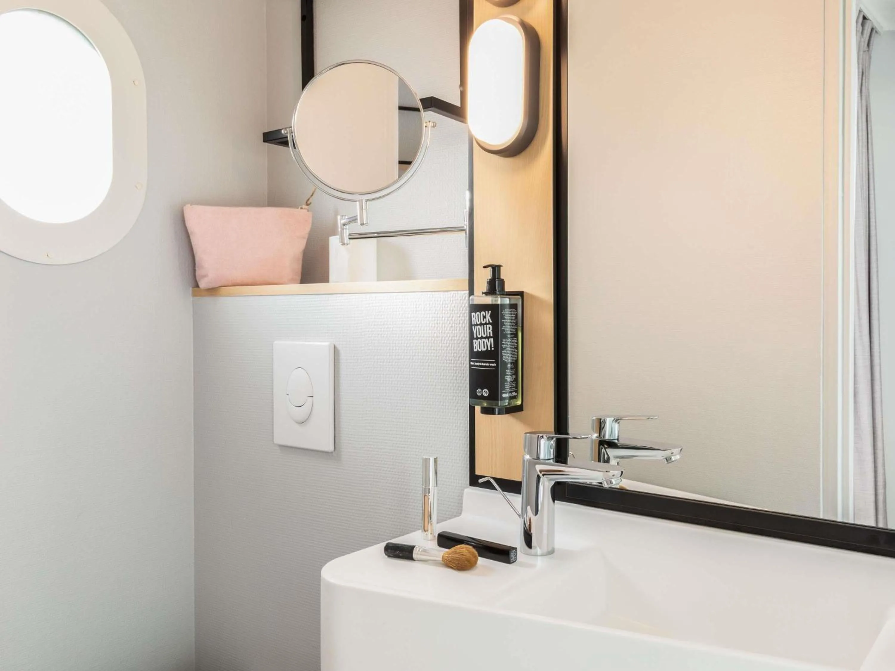 Bedroom in Ibis Paris Tour Eiffel Cambronne 15ème