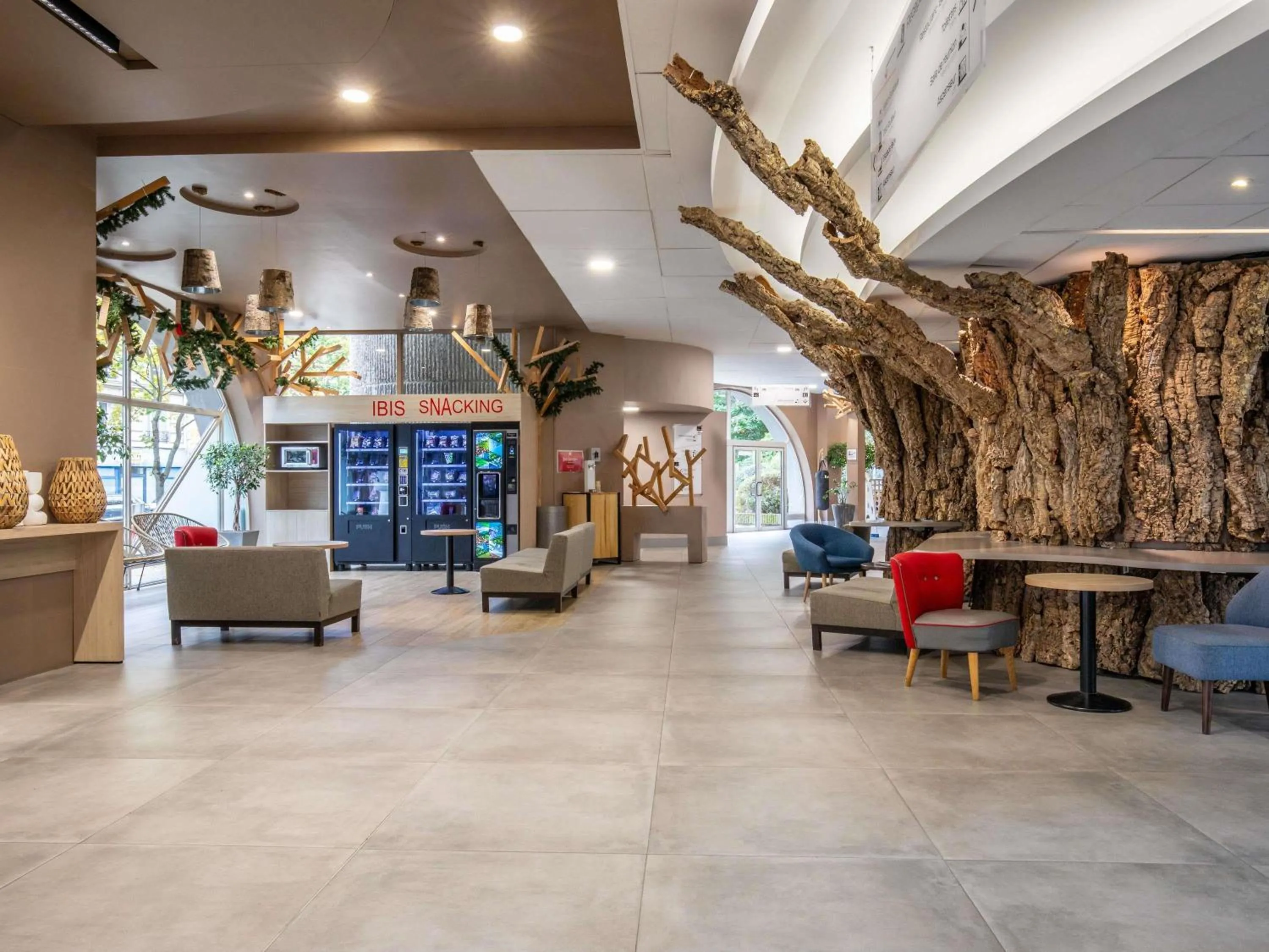 Property building in Ibis Paris Tour Eiffel Cambronne 15ème