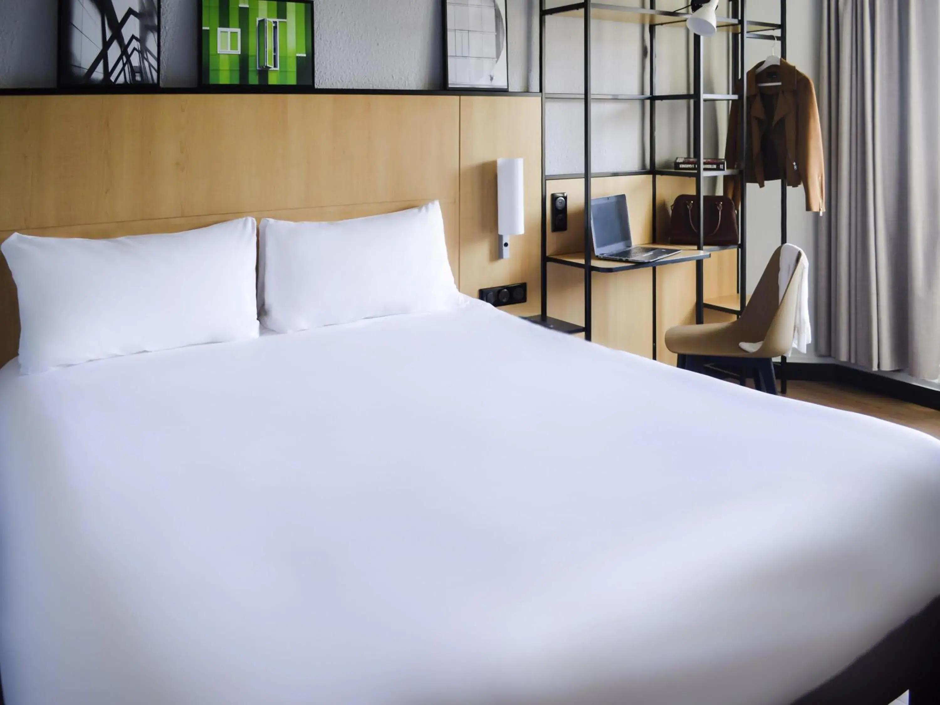 Bedroom, Bed in Ibis Paris Tour Eiffel Cambronne 15ème Bedroom, Bed in Ibis Paris Tour Eiffel Cambronne 15ème