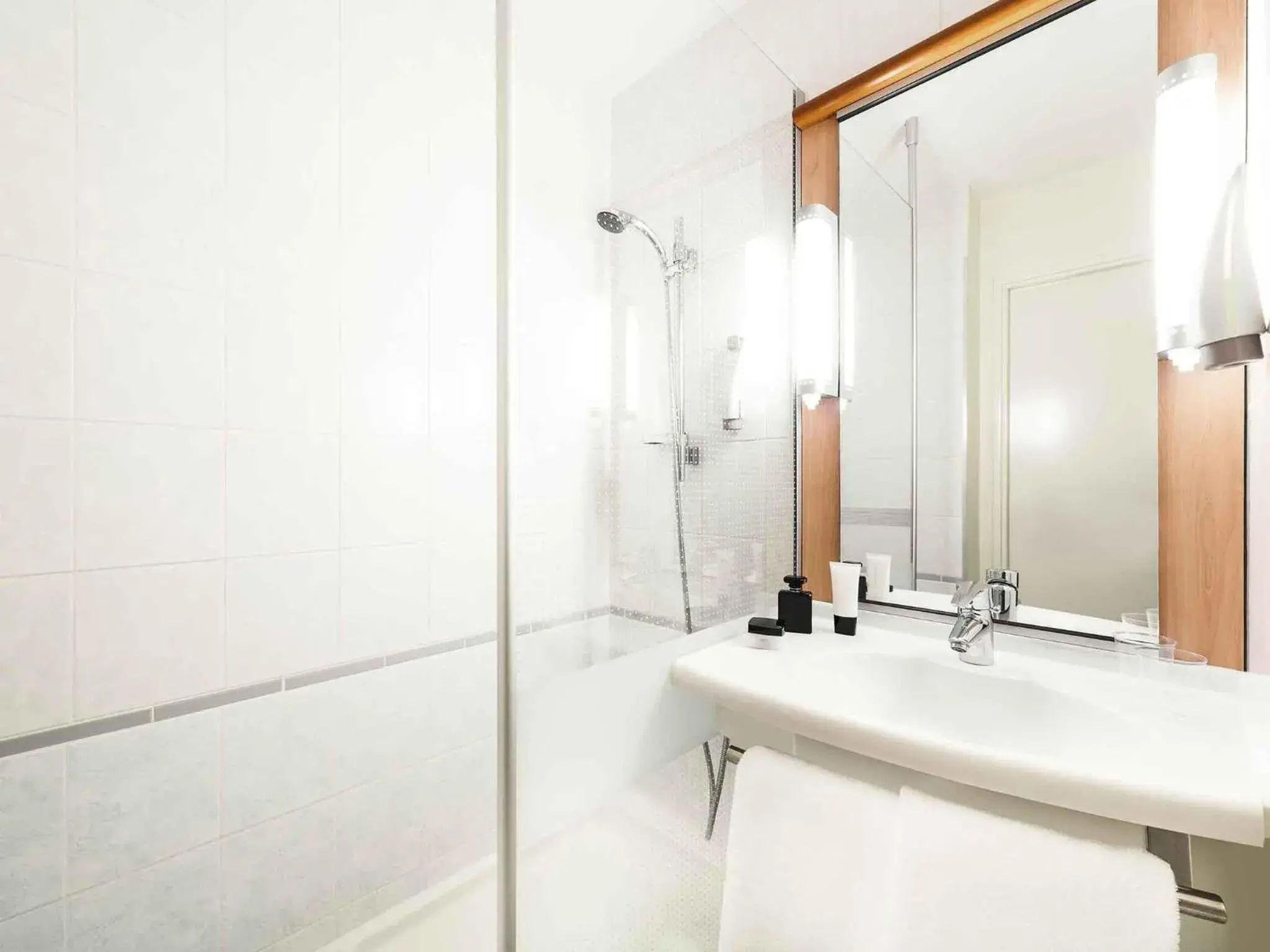 Bedroom in ibis Châtellerault Bedroom in ibis Châtellerault