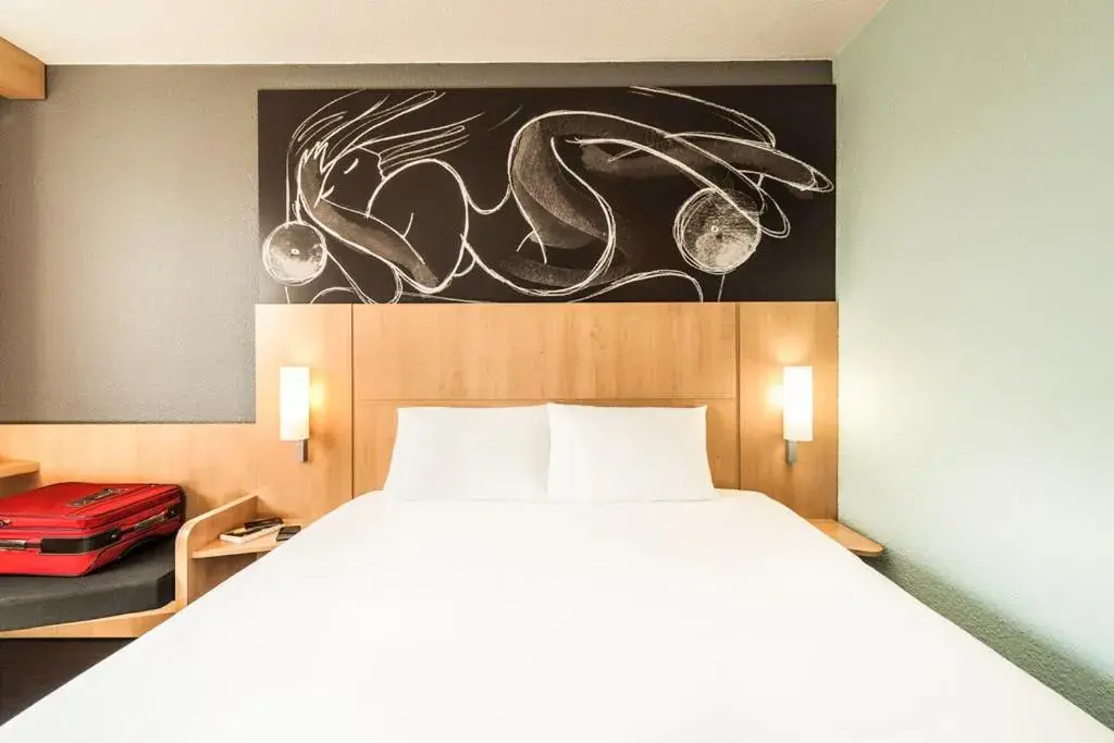 Bed in ibis Châtellerault Bed in ibis Châtellerault