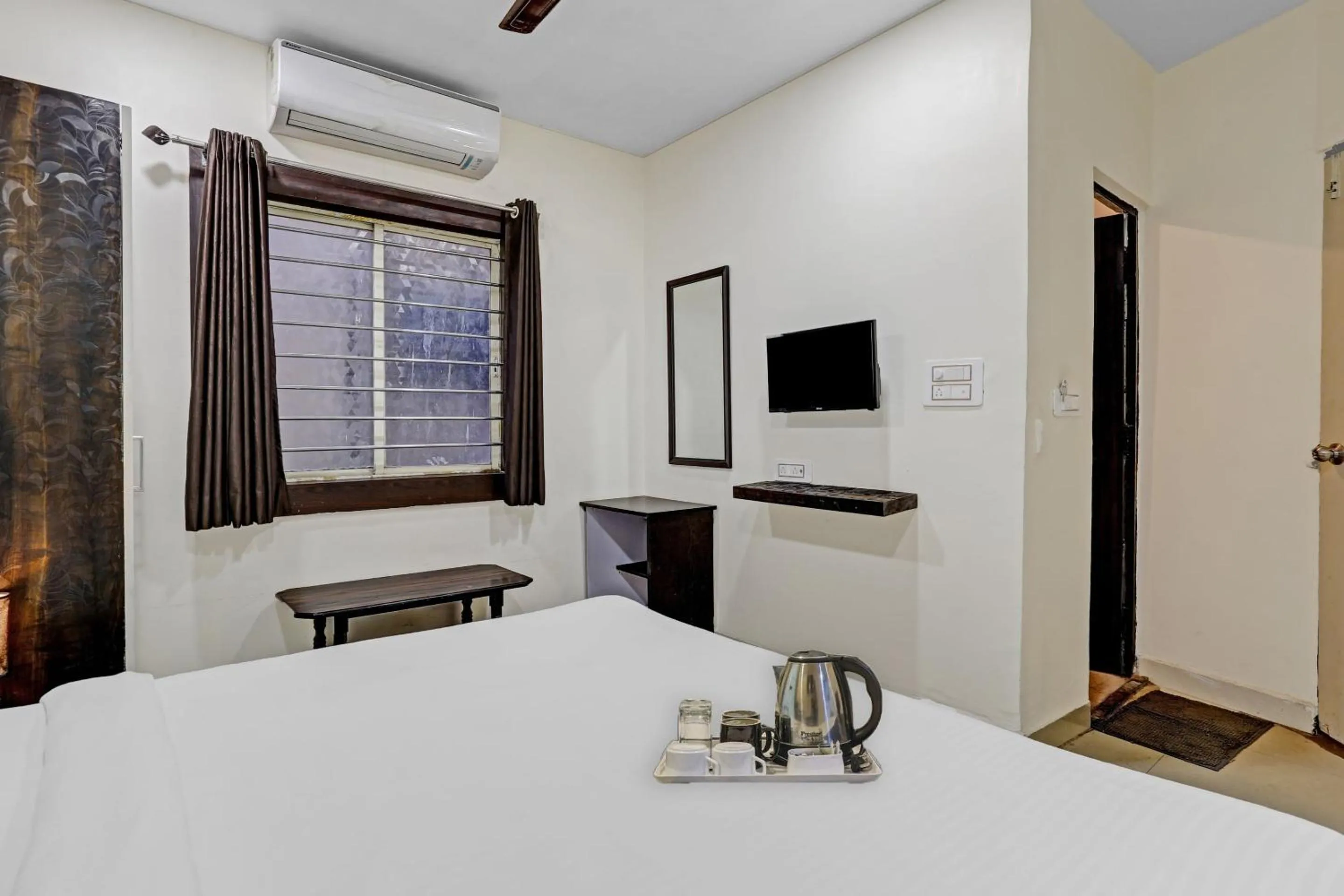 Bedroom, Bed in Hotel O Happy Stay