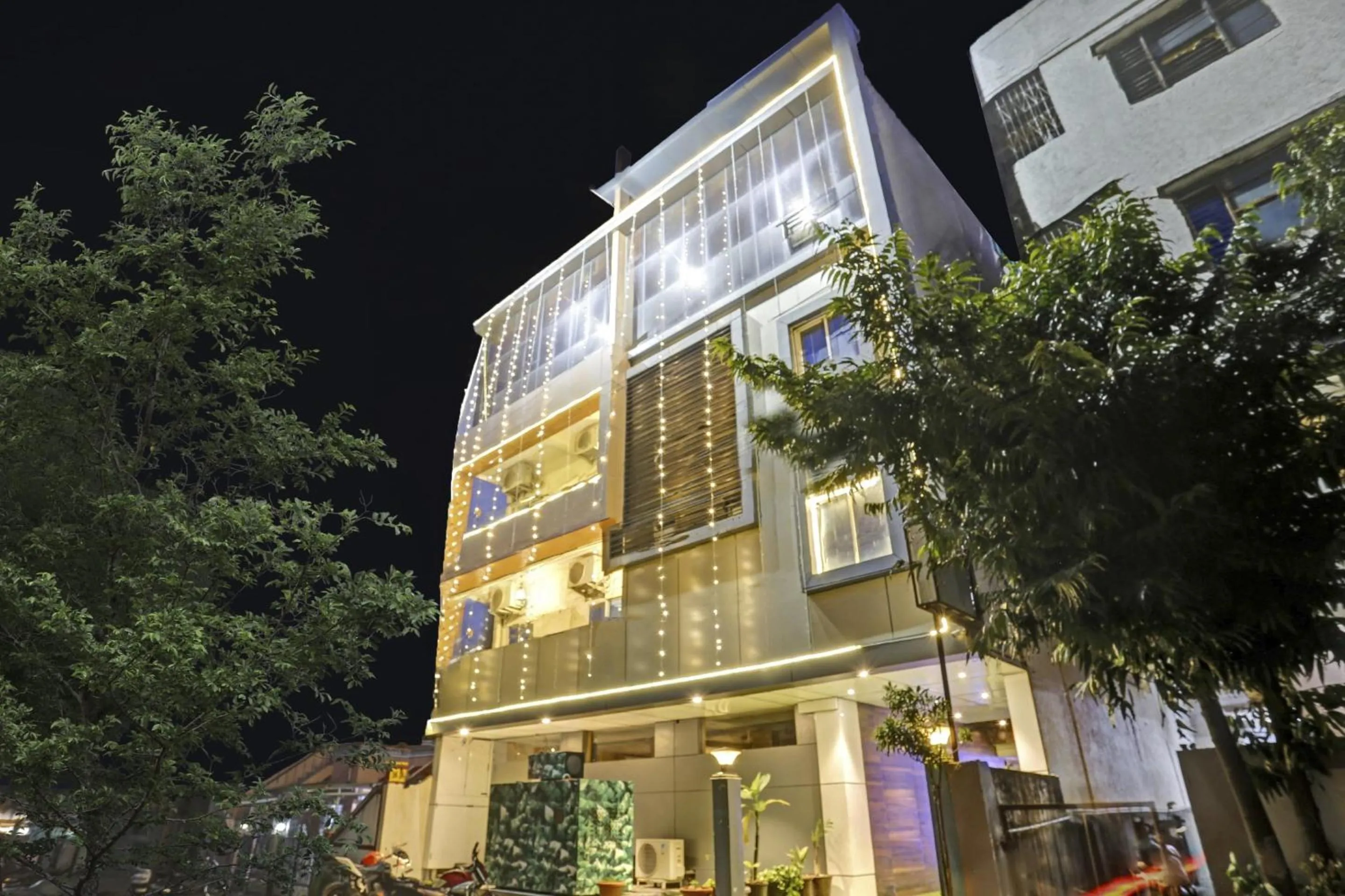 Facade/entrance in Hotel O Happy Stay