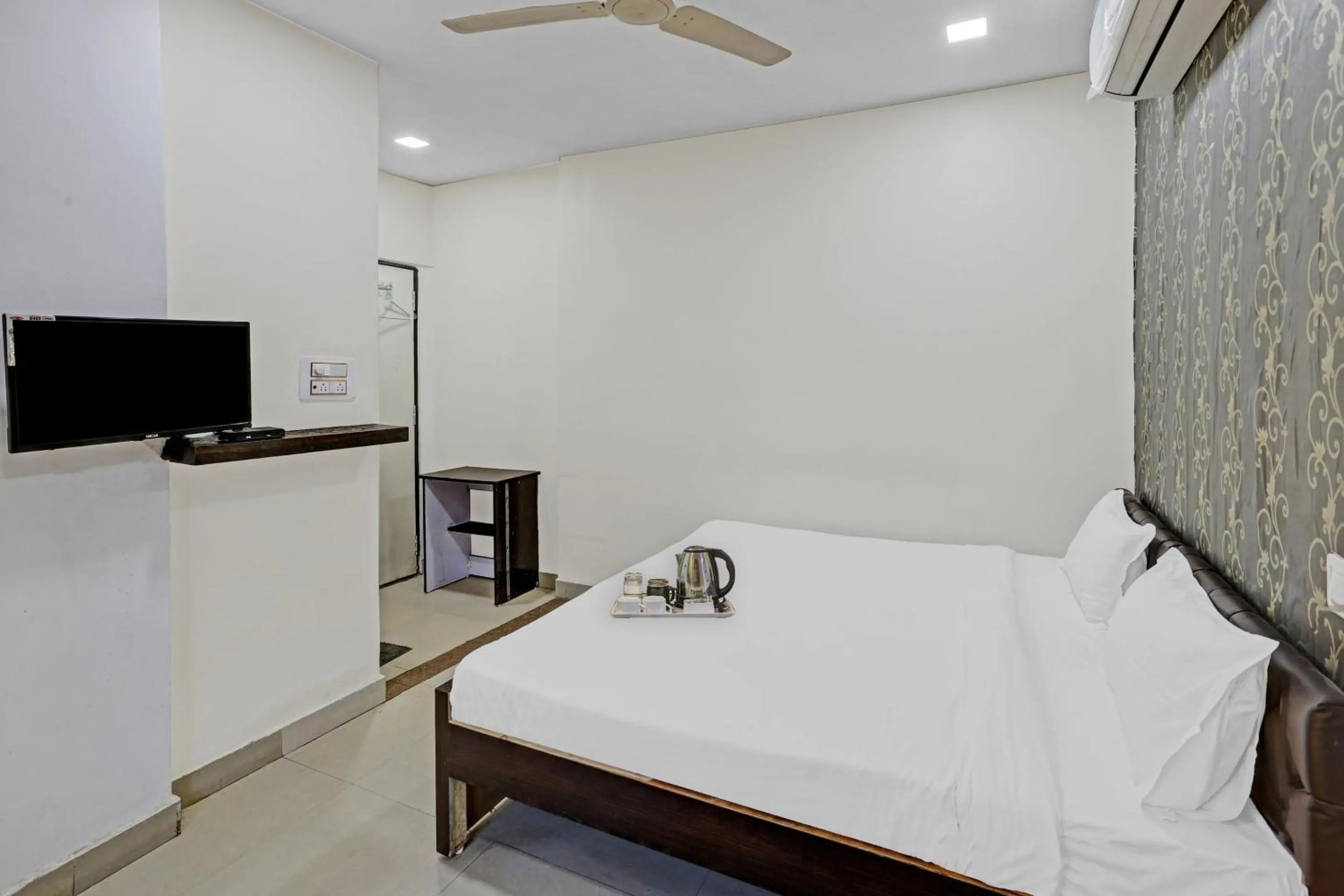 Bedroom, Bed in Hotel O Happy Stay