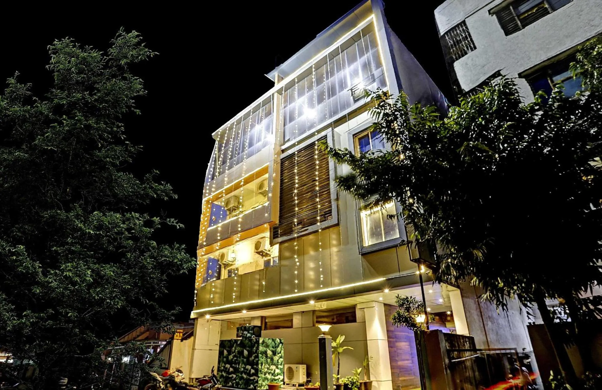 Facade/entrance in Hotel O Happy Stay