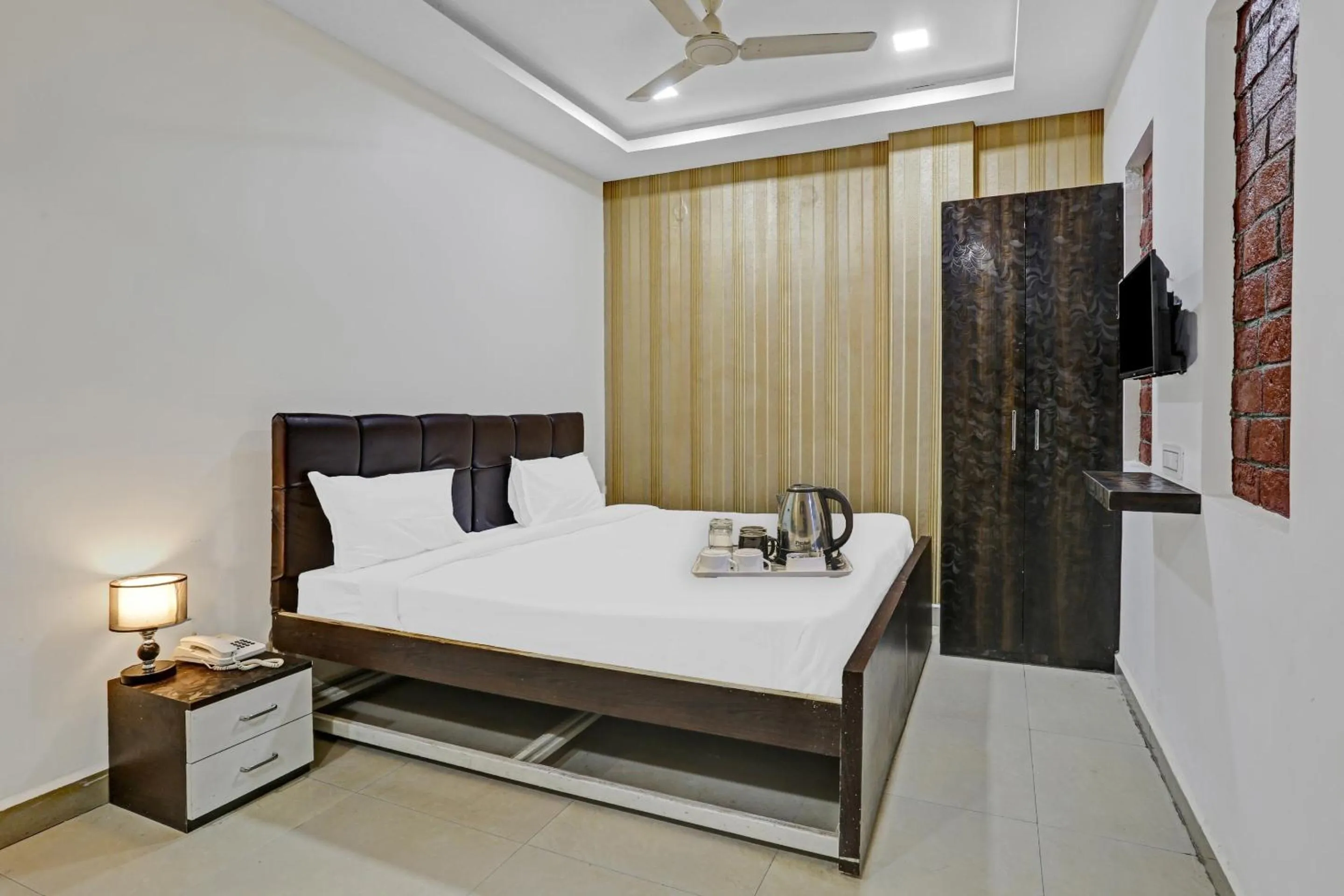 Bedroom, Bed in Hotel O Happy Stay