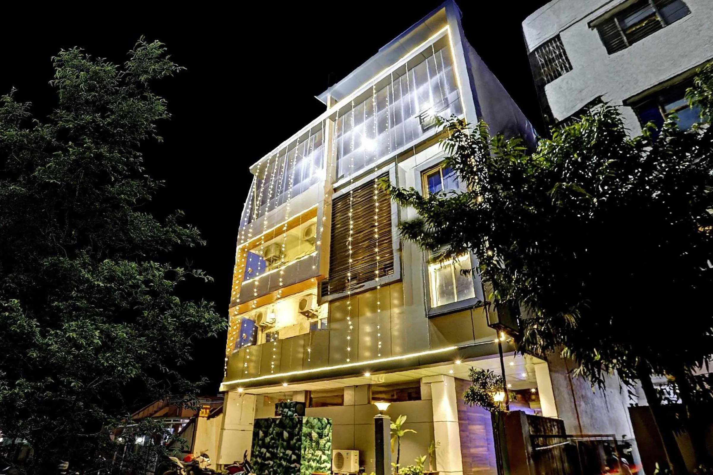 Facade/entrance in Hotel O Happy Stay