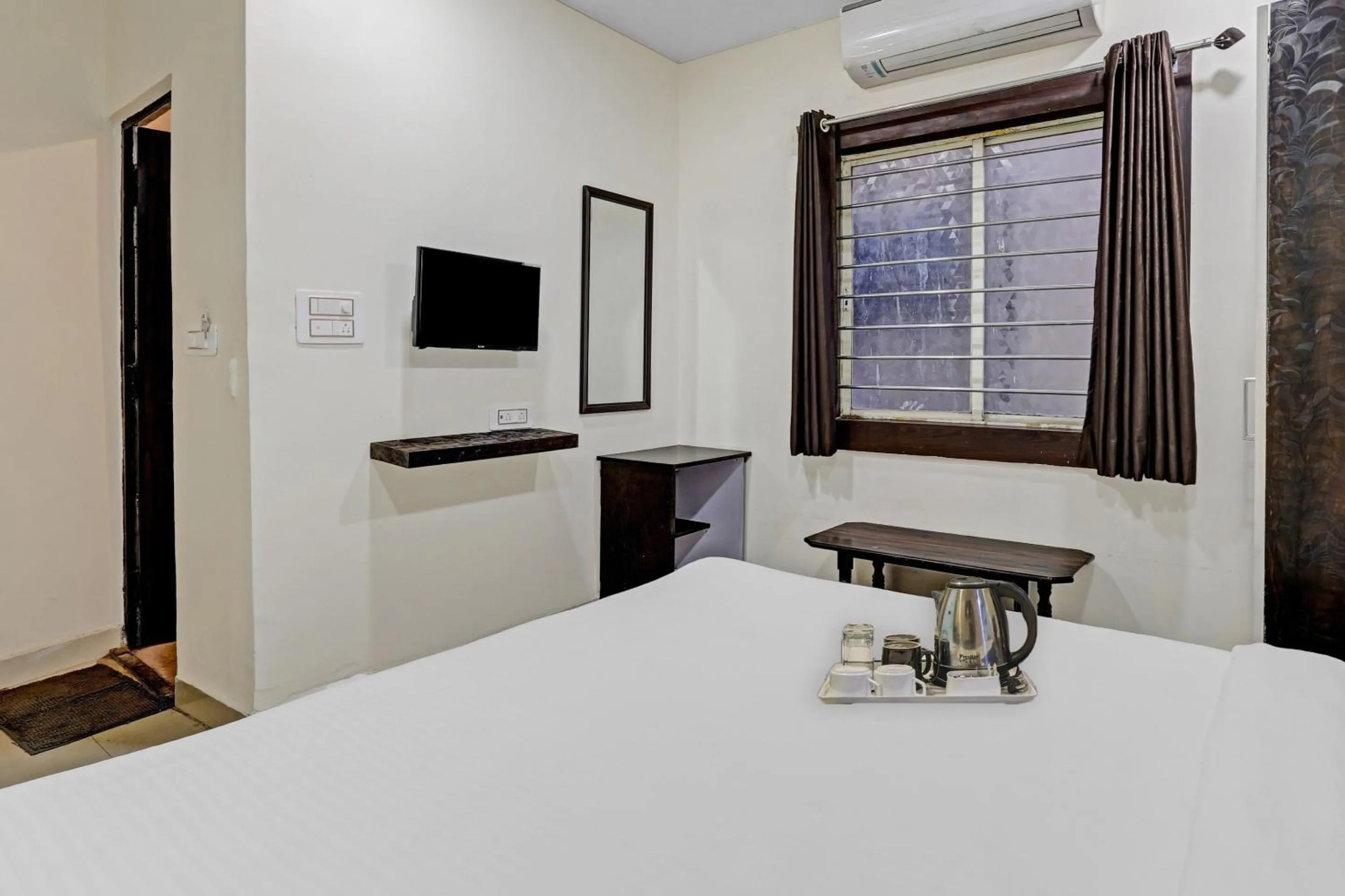 Bedroom in Hotel O Happy Stay