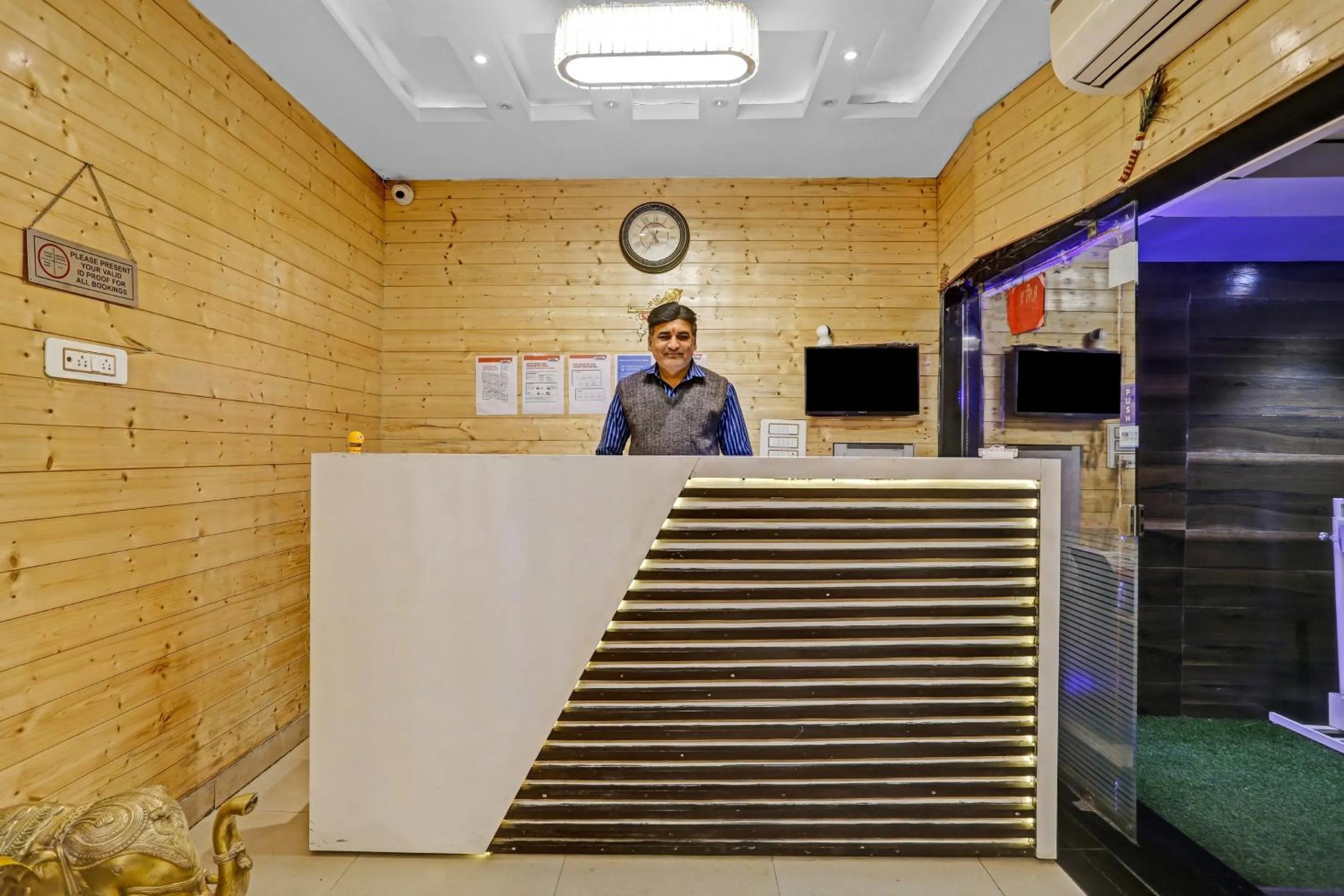 Lobby or reception in Hotel O Happy Stay