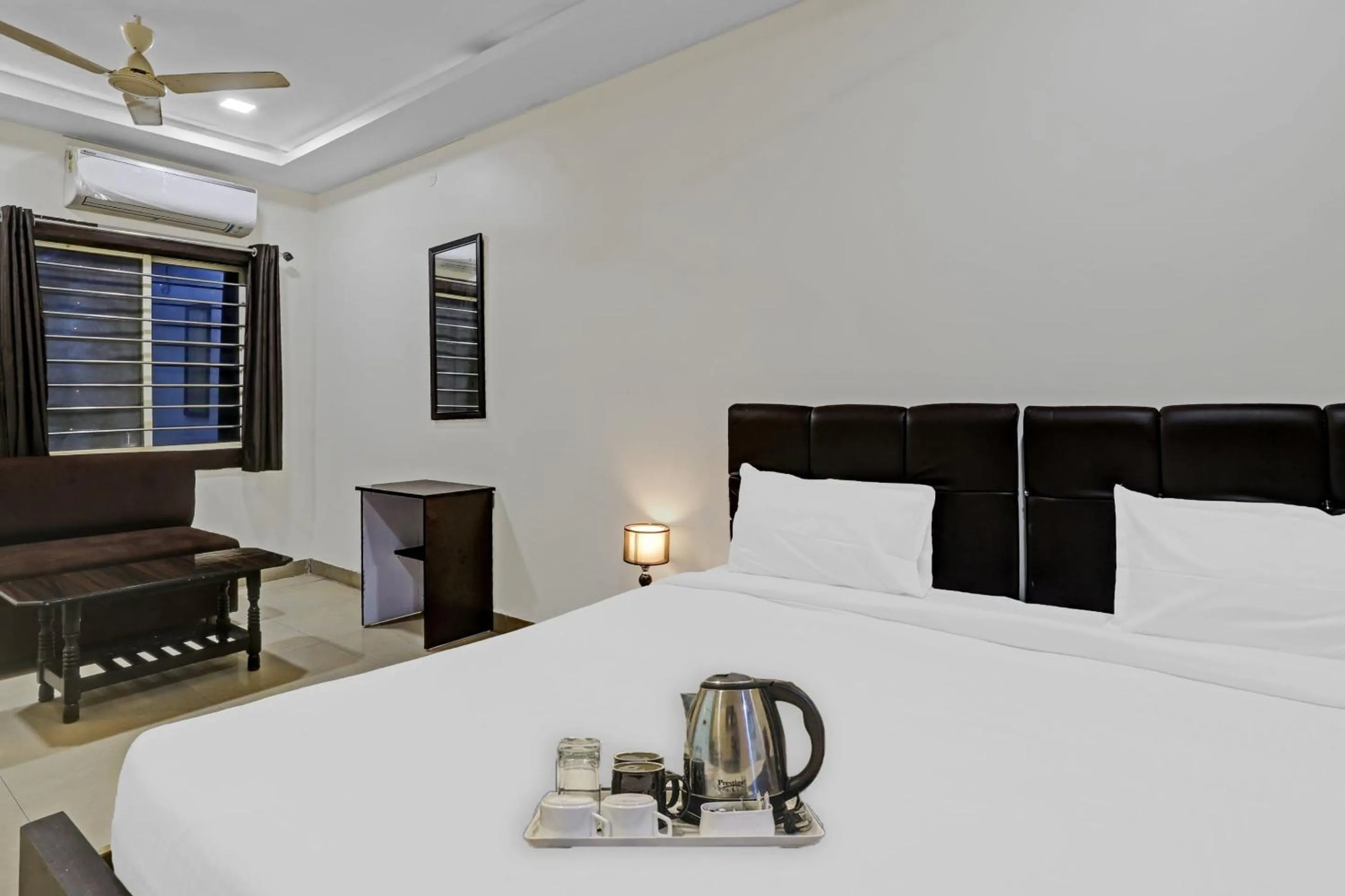 Bedroom, Bed in Hotel O Happy Stay