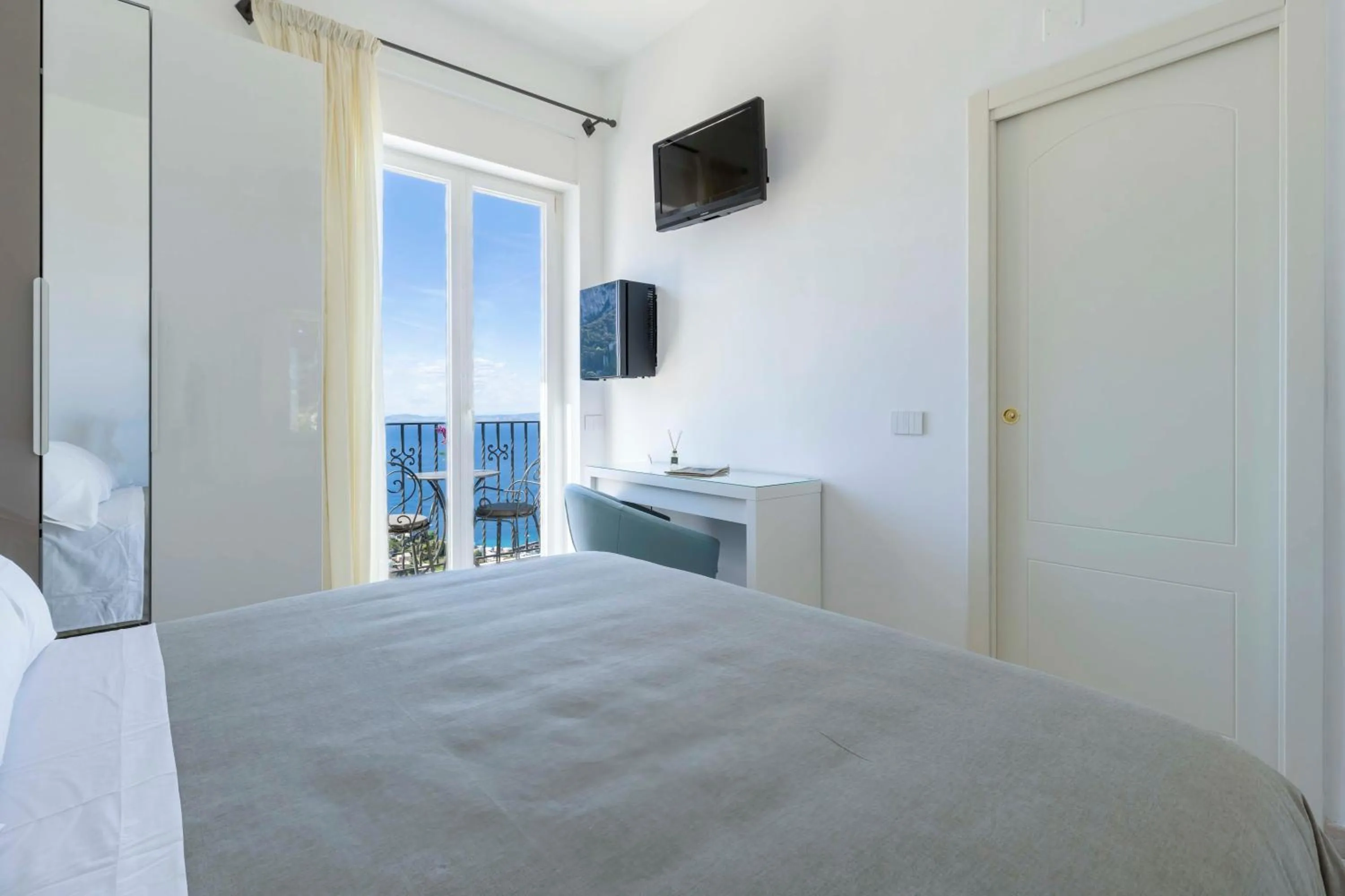 Bed in Albergo La Prora