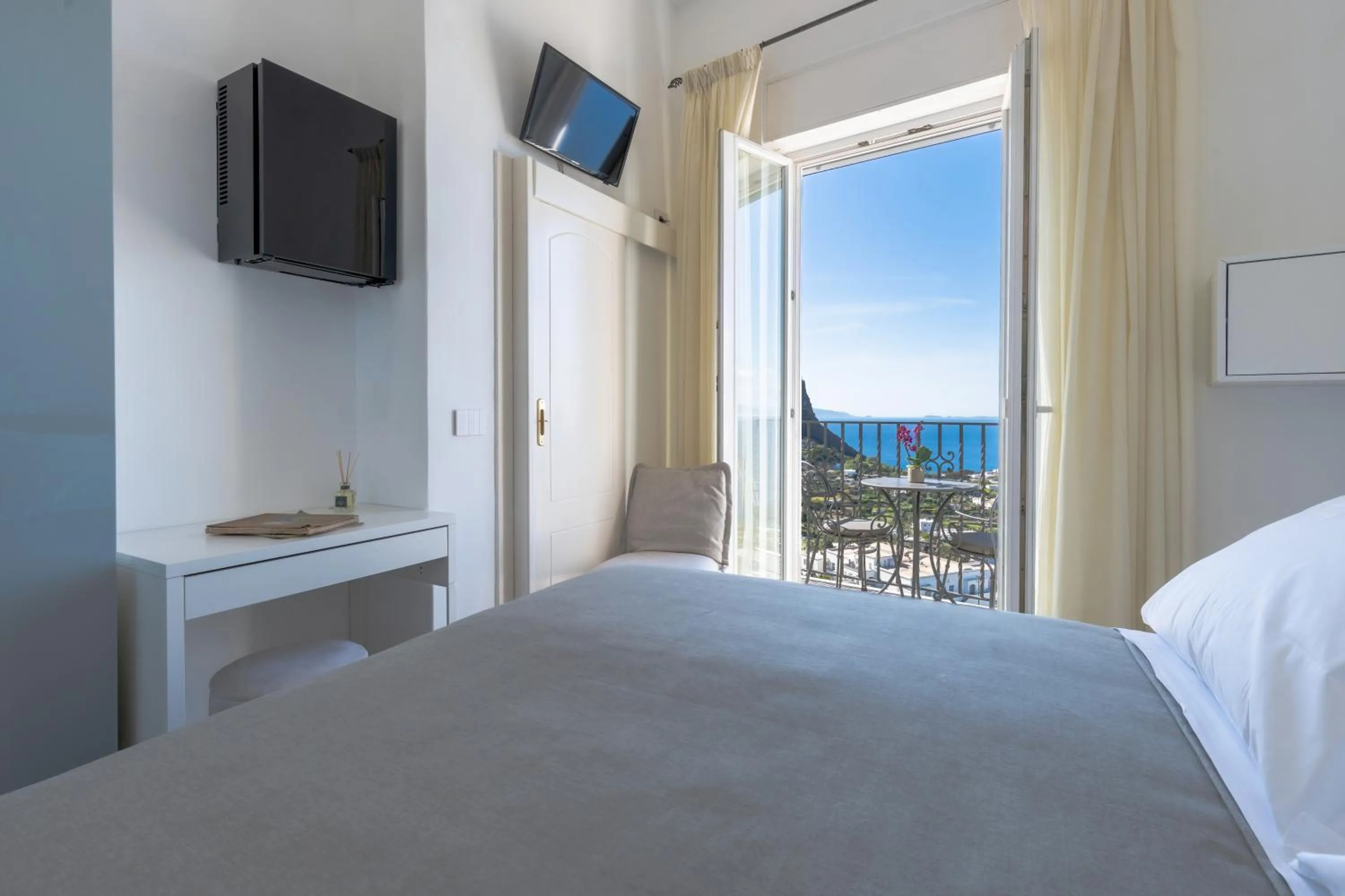 Bed in Albergo La Prora