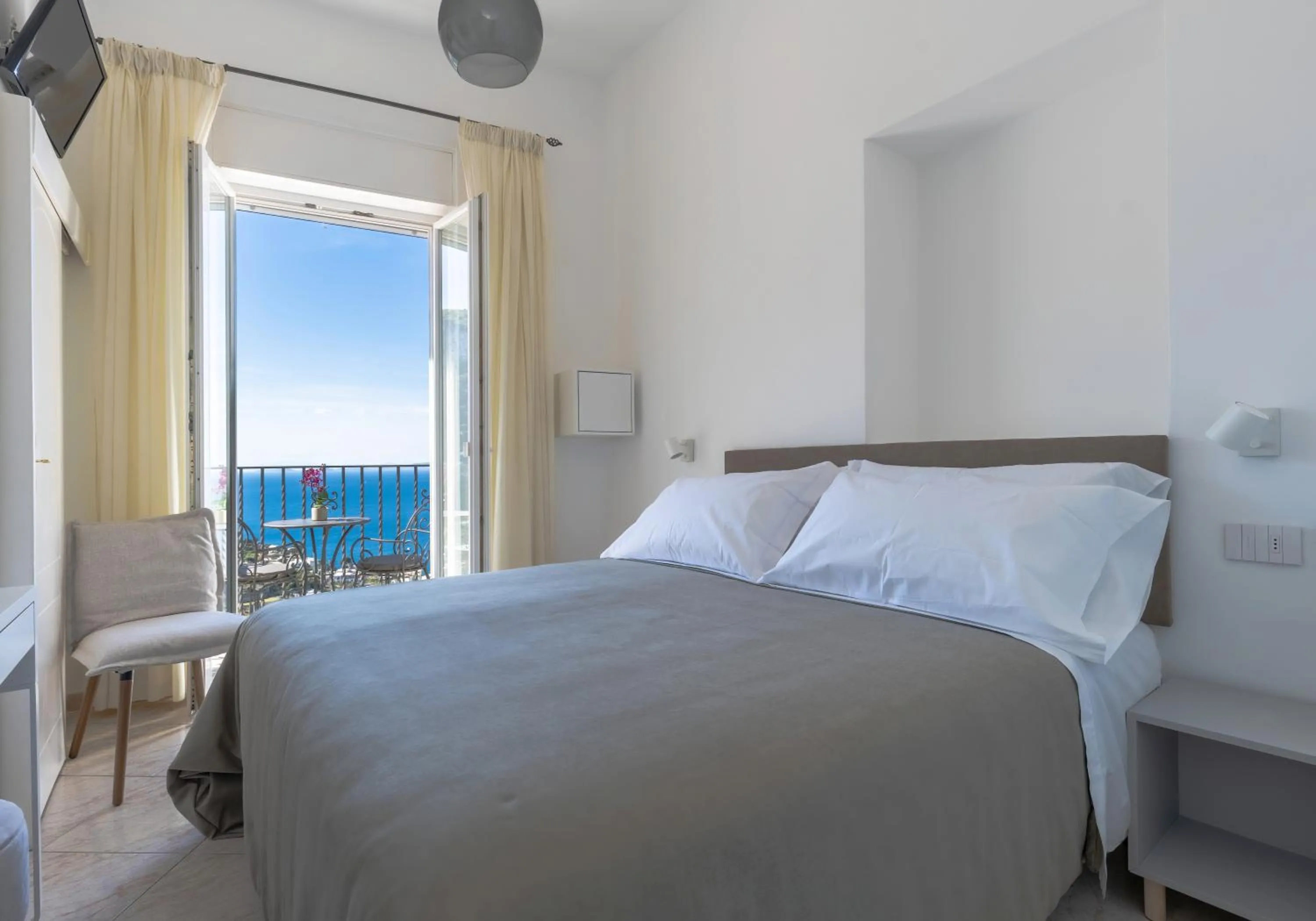 Bed in Albergo La Prora