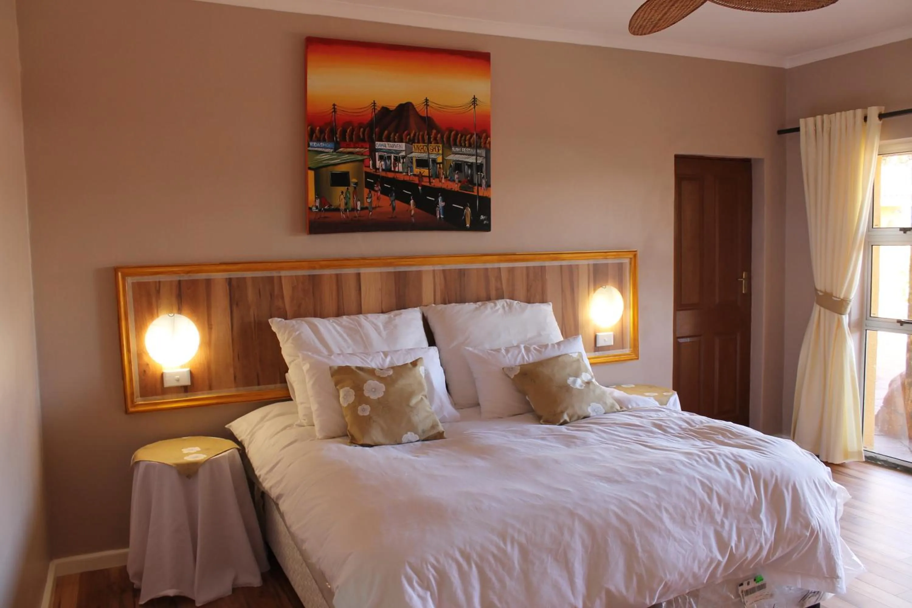 Bed in Flintstones Guest House Cape Town