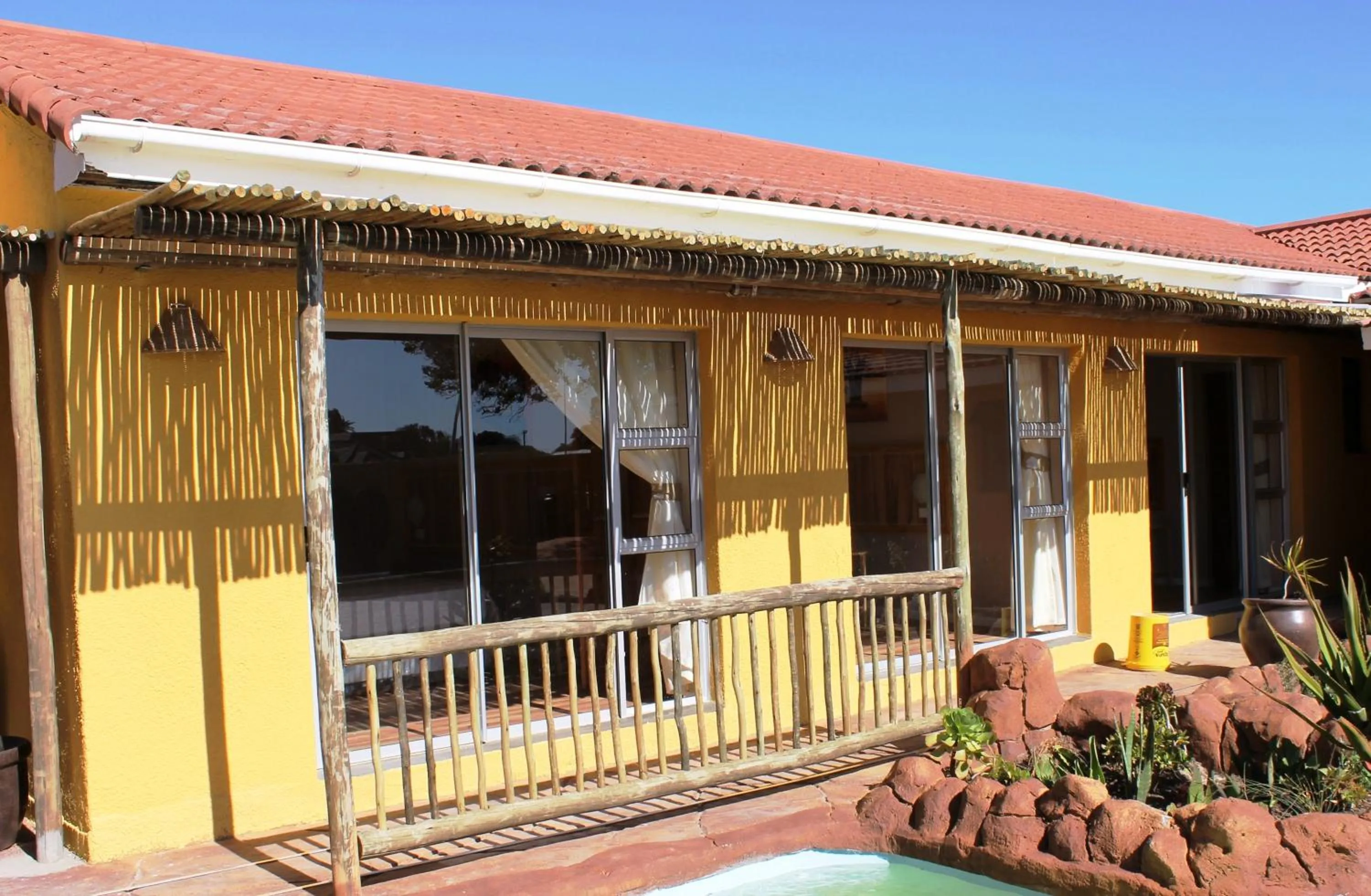 Facade/entrance in Flintstones Guest House Cape Town