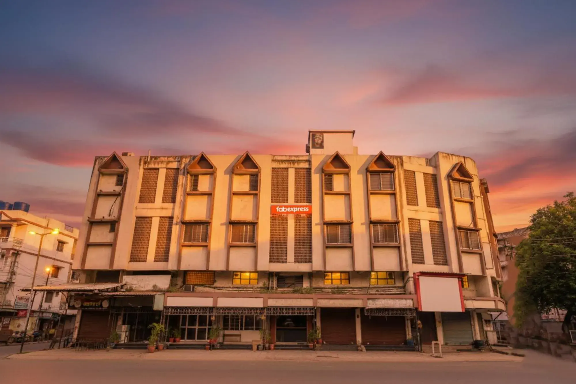 Property building in Via Sai Lodging - Nashik Railway Station Property building in Via Sai Lodging - Nashik Railway Station