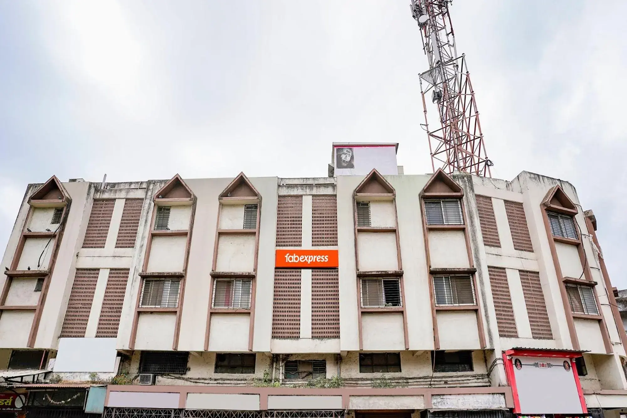 Property building in Via Sai Lodging - Nashik Railway Station Property building in Via Sai Lodging - Nashik Railway Station