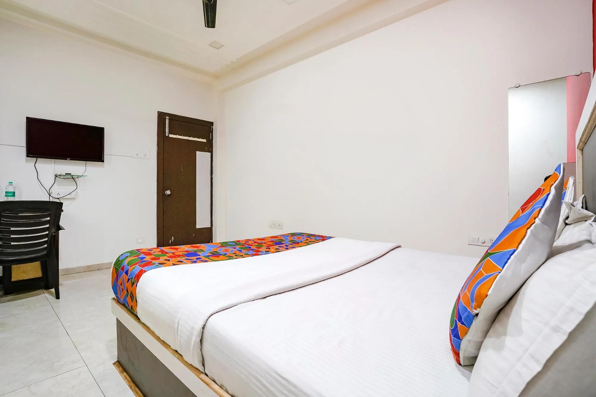 Communal lounge/ TV room, Bed in Via Sai Lodging - Nashik Railway Station