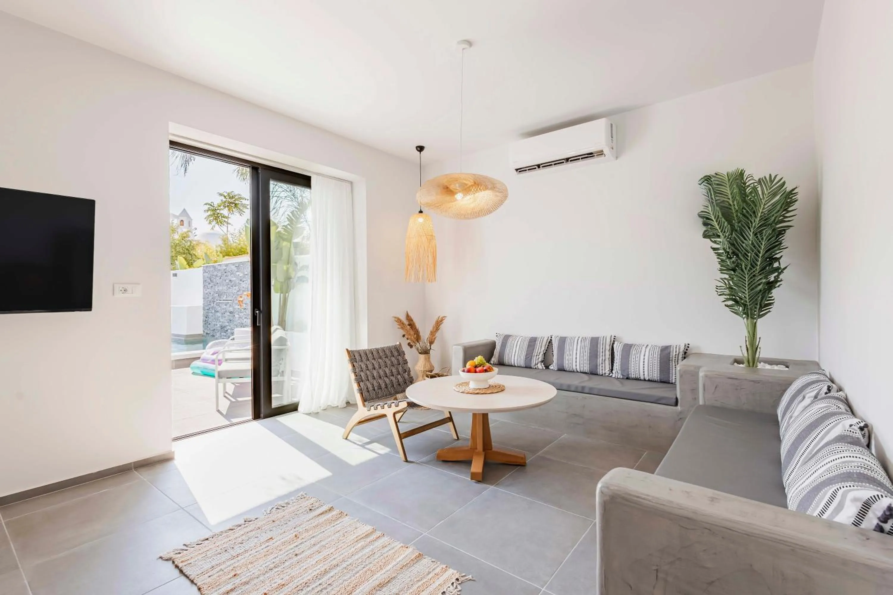 TV and multimedia in Kouros Exclusive Hotel & Suites - Adults Only