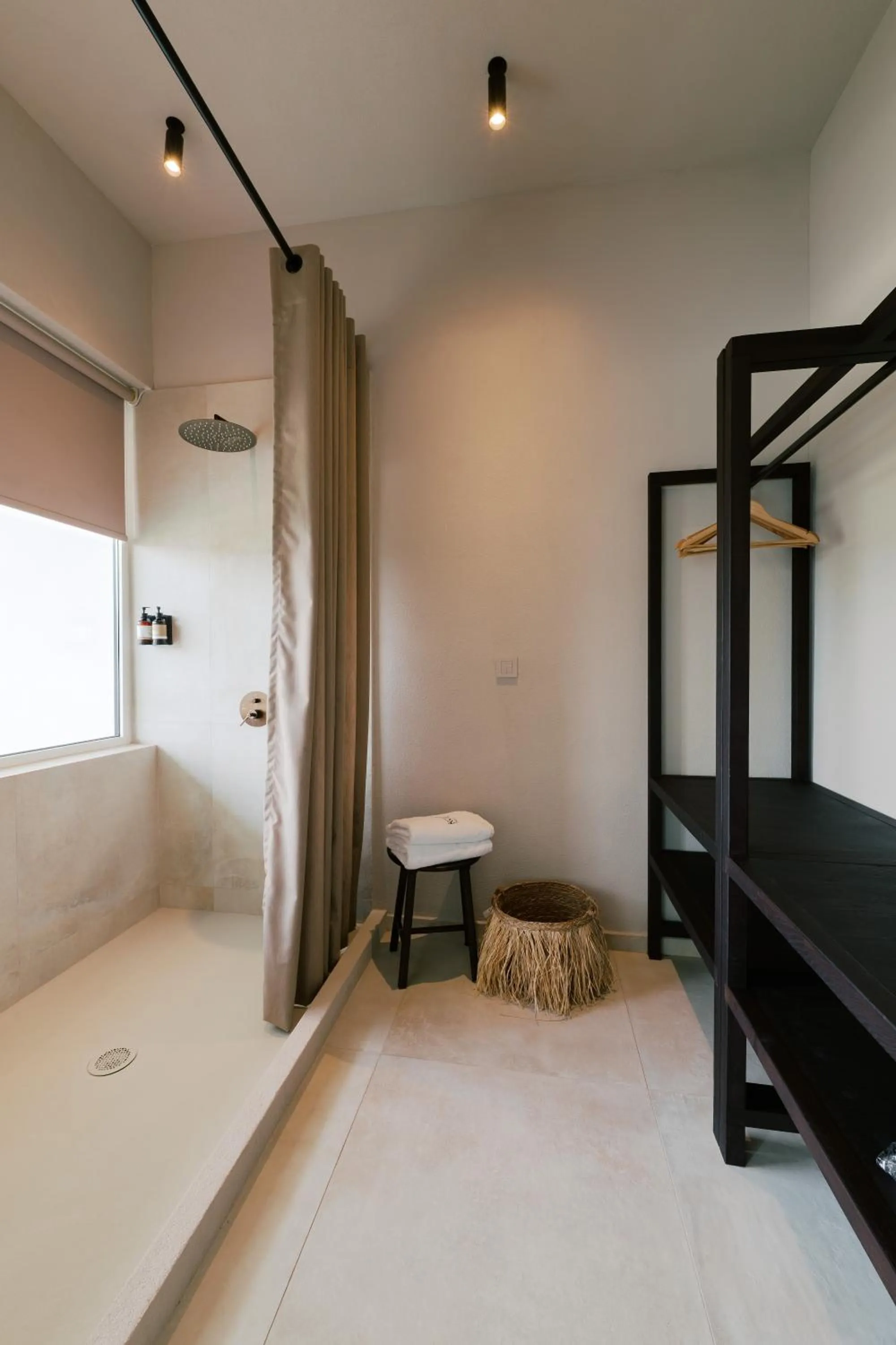 Shower, Bed in Kouros Exclusive Hotel & Suites - Adults Only