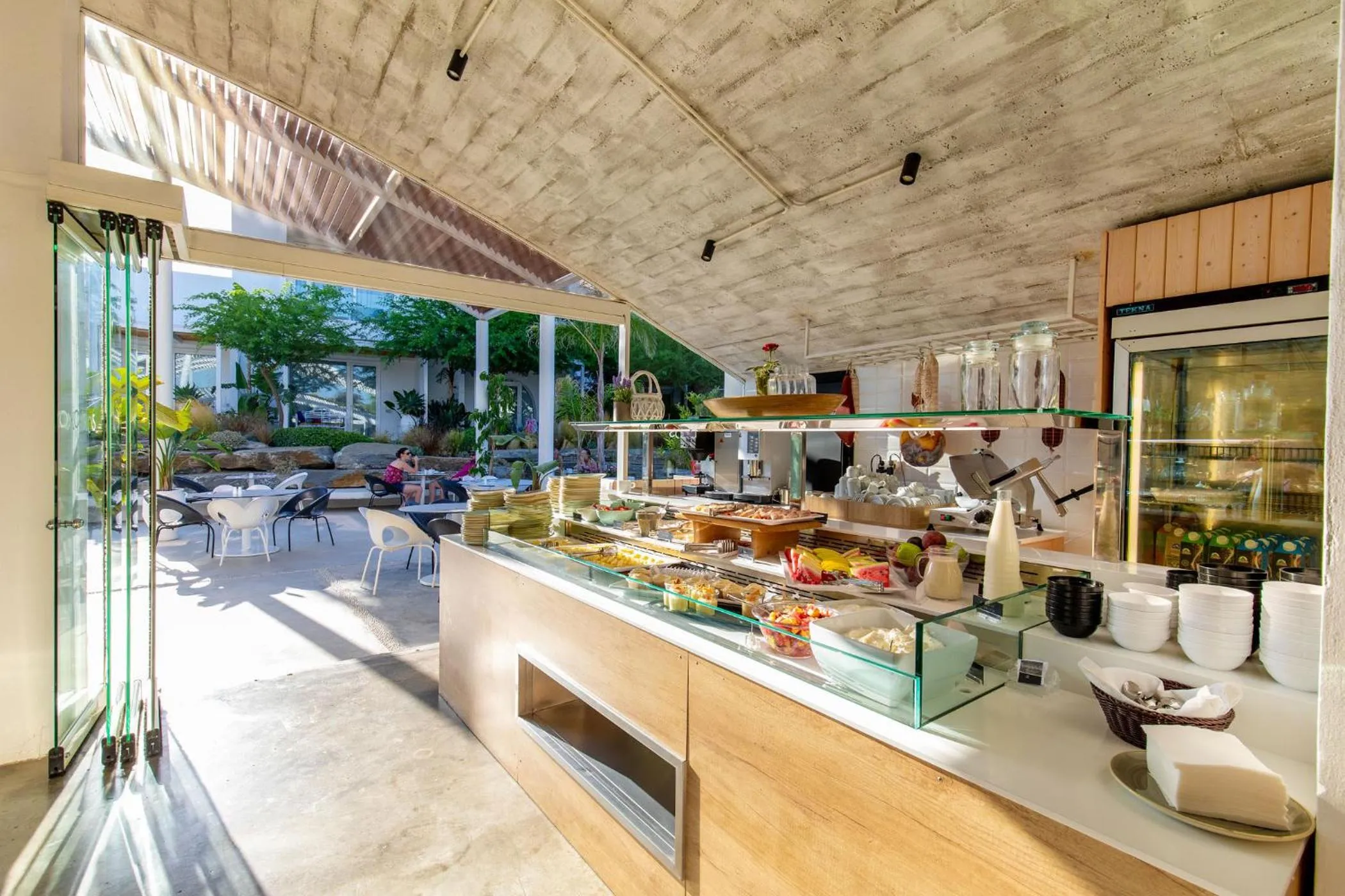 Food in Kouros Exclusive Hotel & Suites - Adults Only