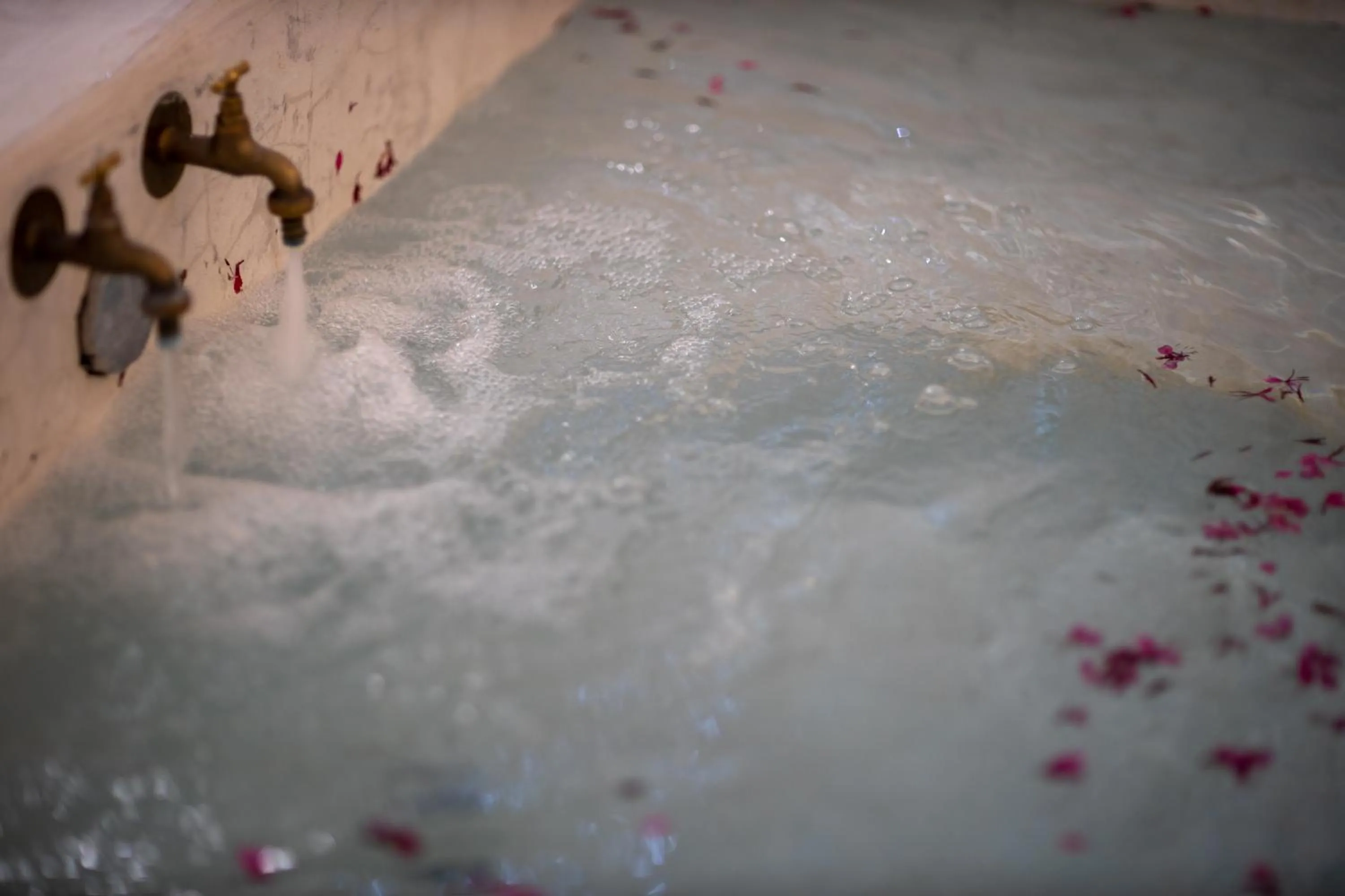 Bath in Kouros Exclusive Hotel & Suites - Adults Only