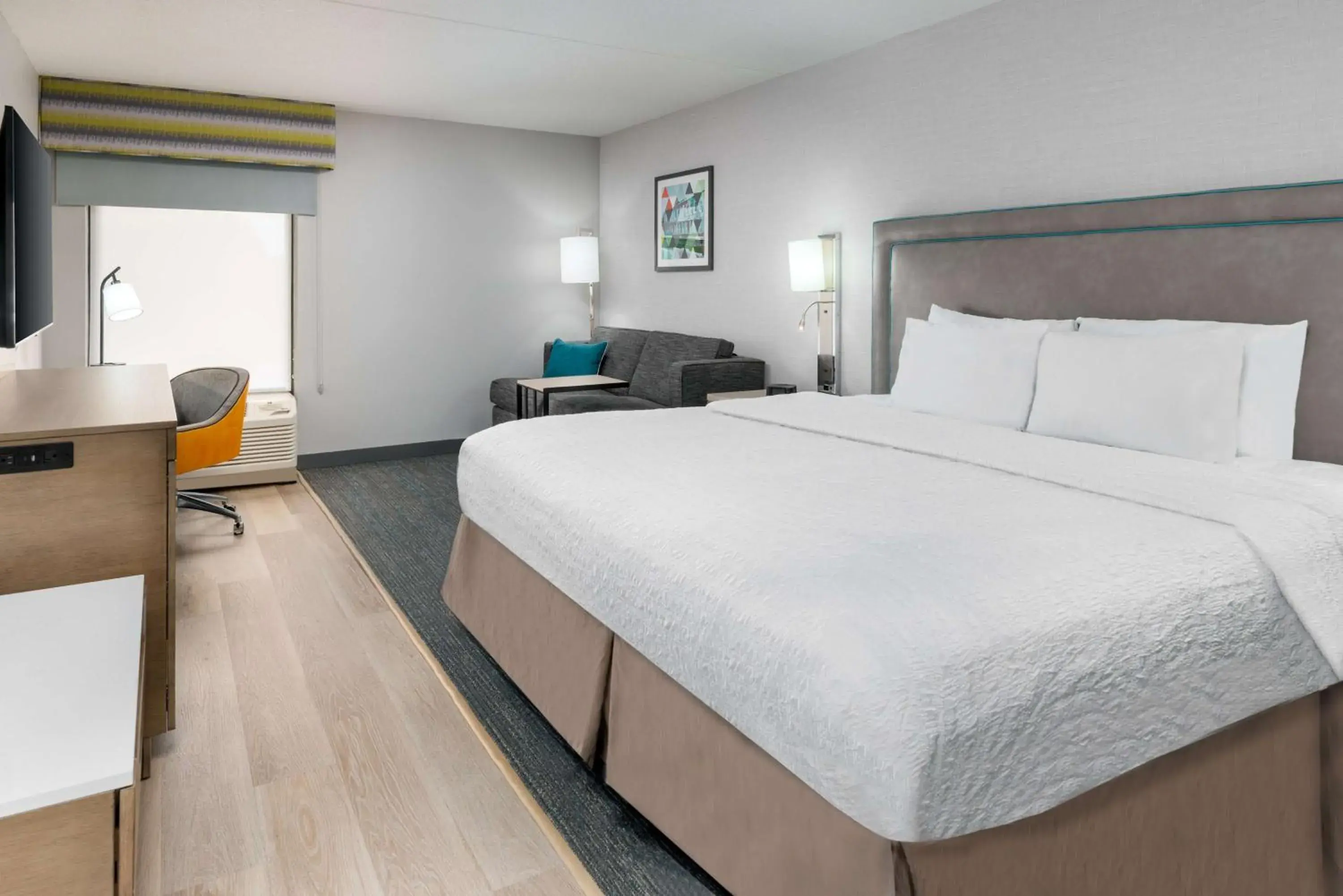 King Room with King Bed - Non-Smoking in Hampton Inn Hartford Airport King Room with King Bed - Non-Smoking in Hampton Inn Hartford Airport