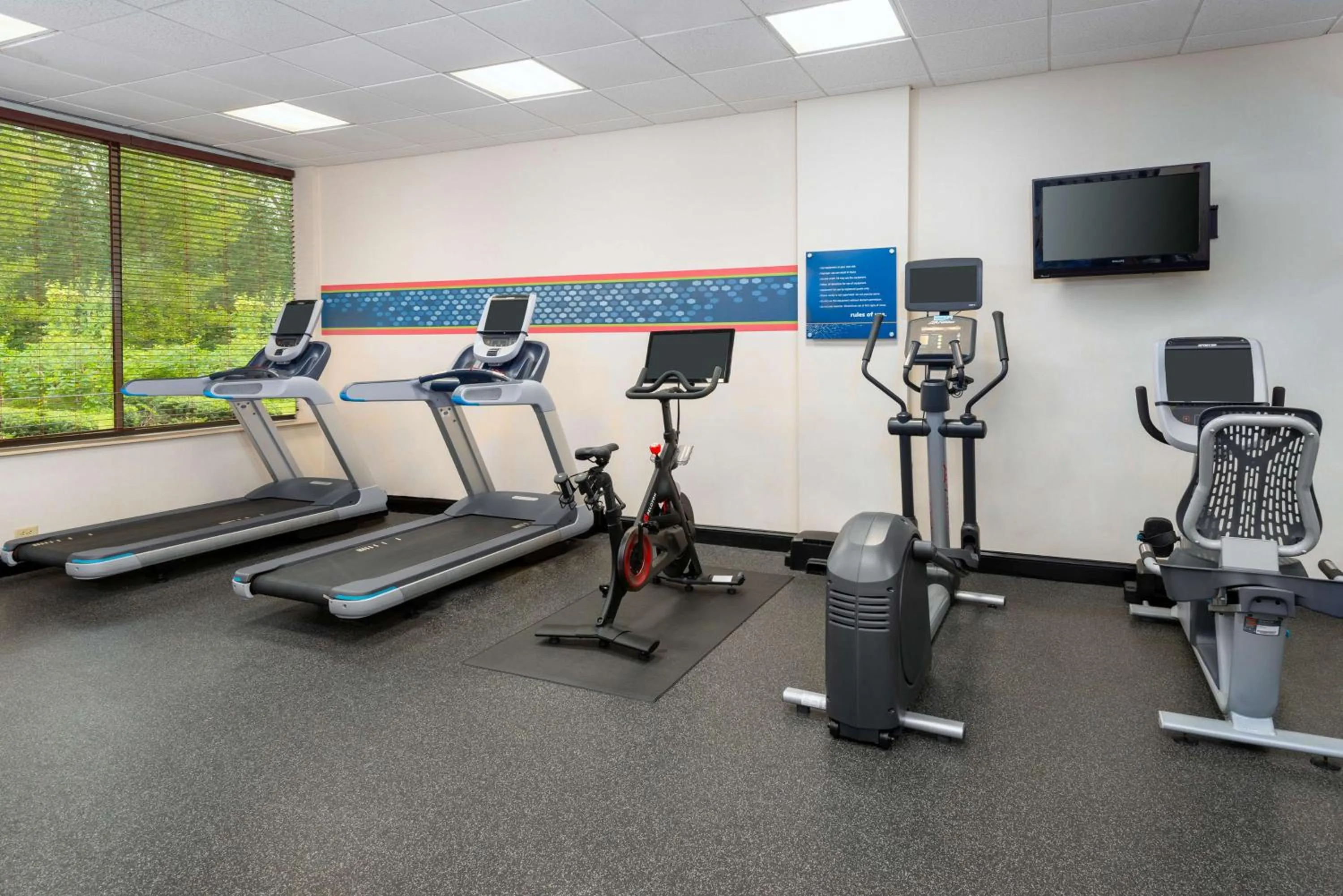 Fitness centre/facilities in Hampton Inn Hartford Airport