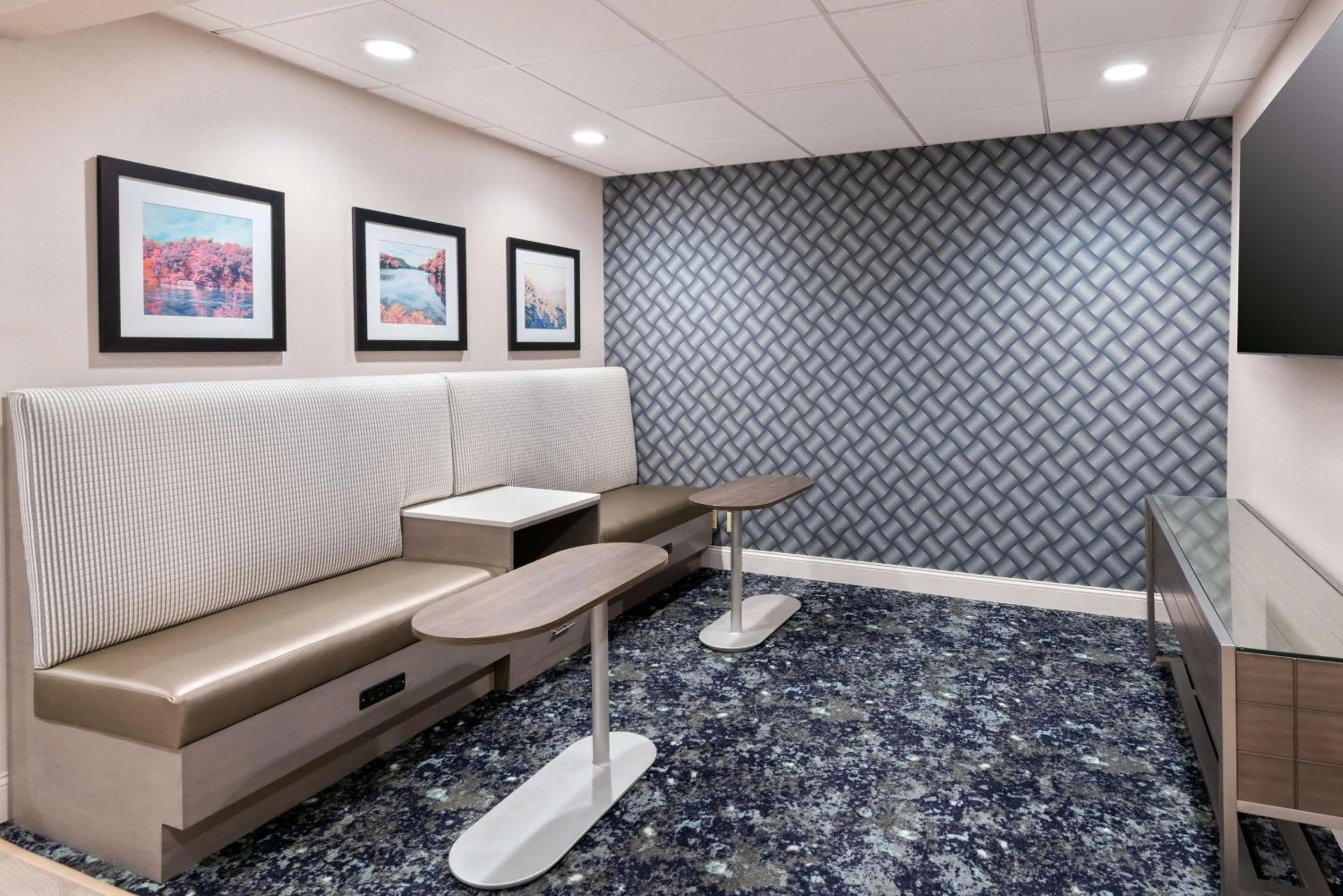 Lobby or reception in Hampton Inn Hartford Airport