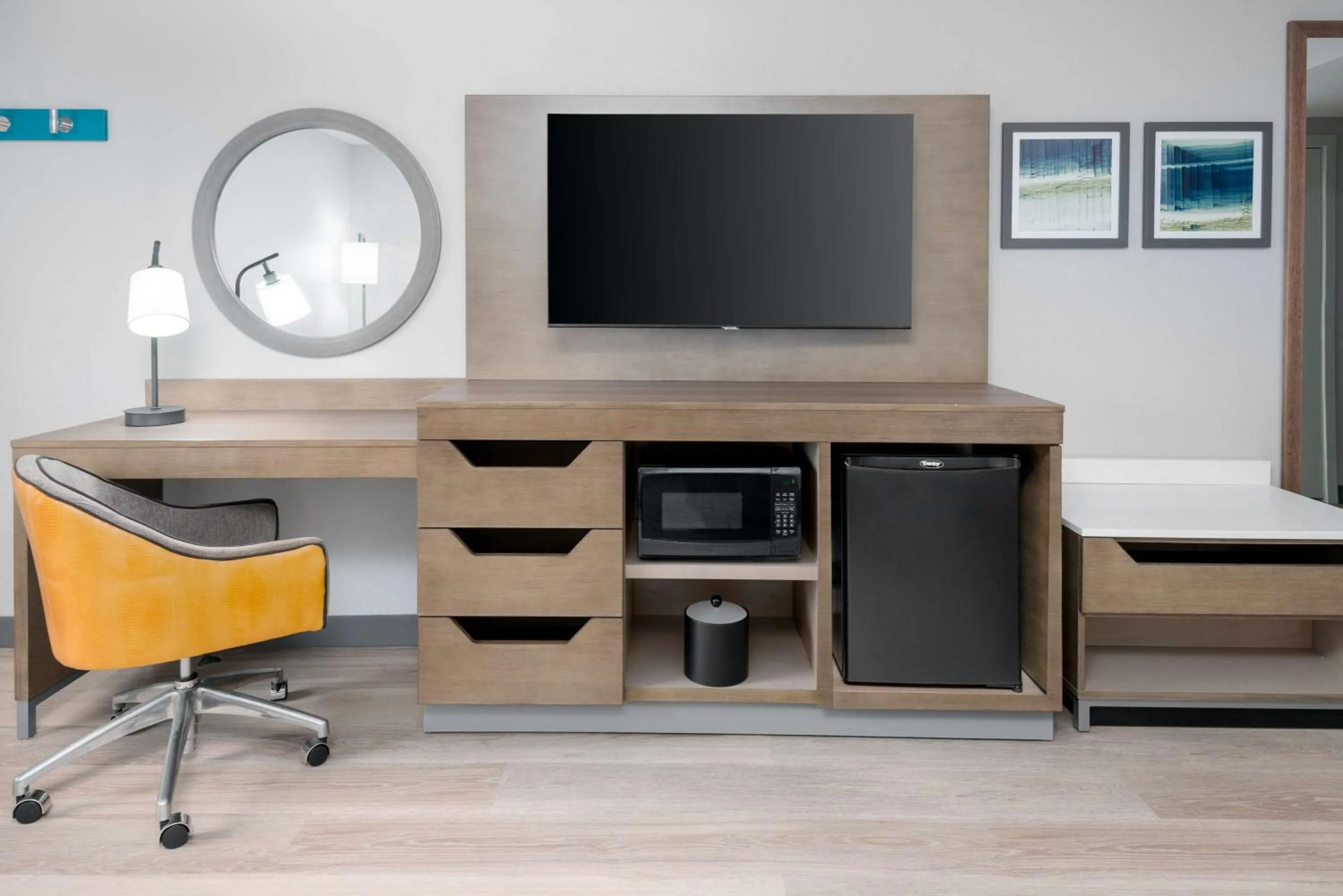 Bedroom, Bed in Hampton Inn Hartford Airport