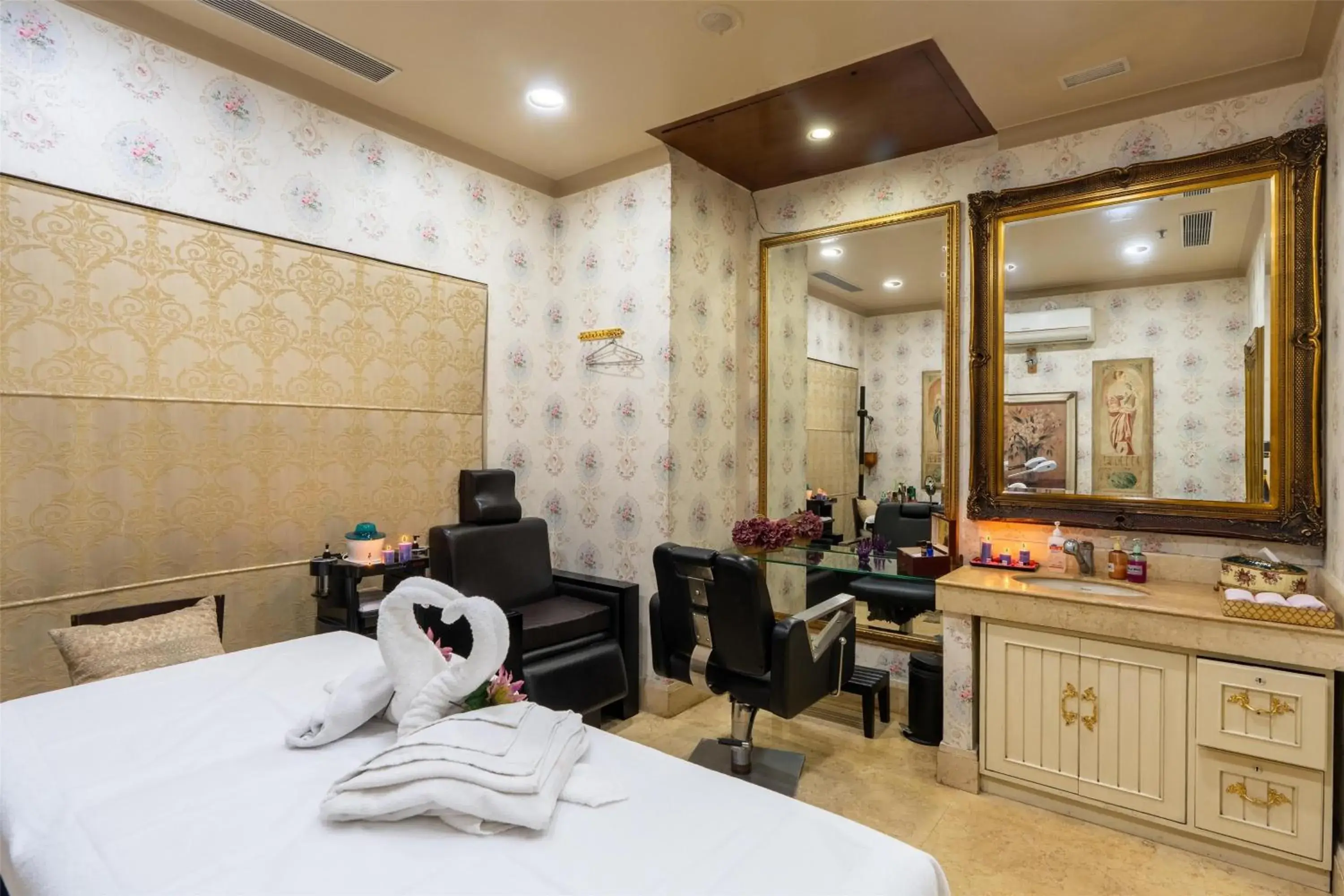 Spa and wellness centre/facilities, Bed in Radisson Hotel Jalandhar Spa and wellness centre/facilities, Bed in Radisson Hotel Jalandhar