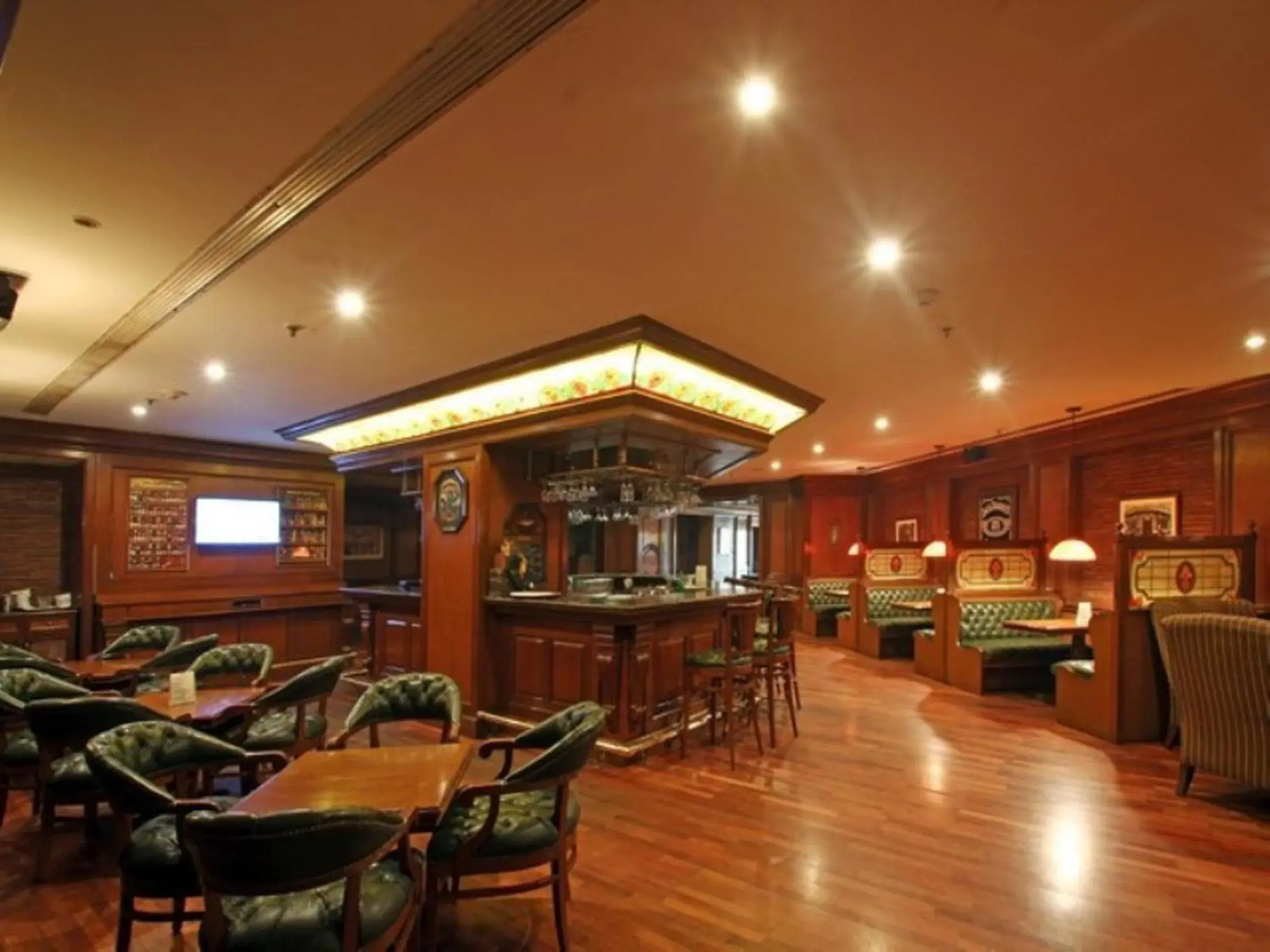 Lounge or bar in Radisson Hotel Jalandhar Lounge or bar in Radisson Hotel Jalandhar