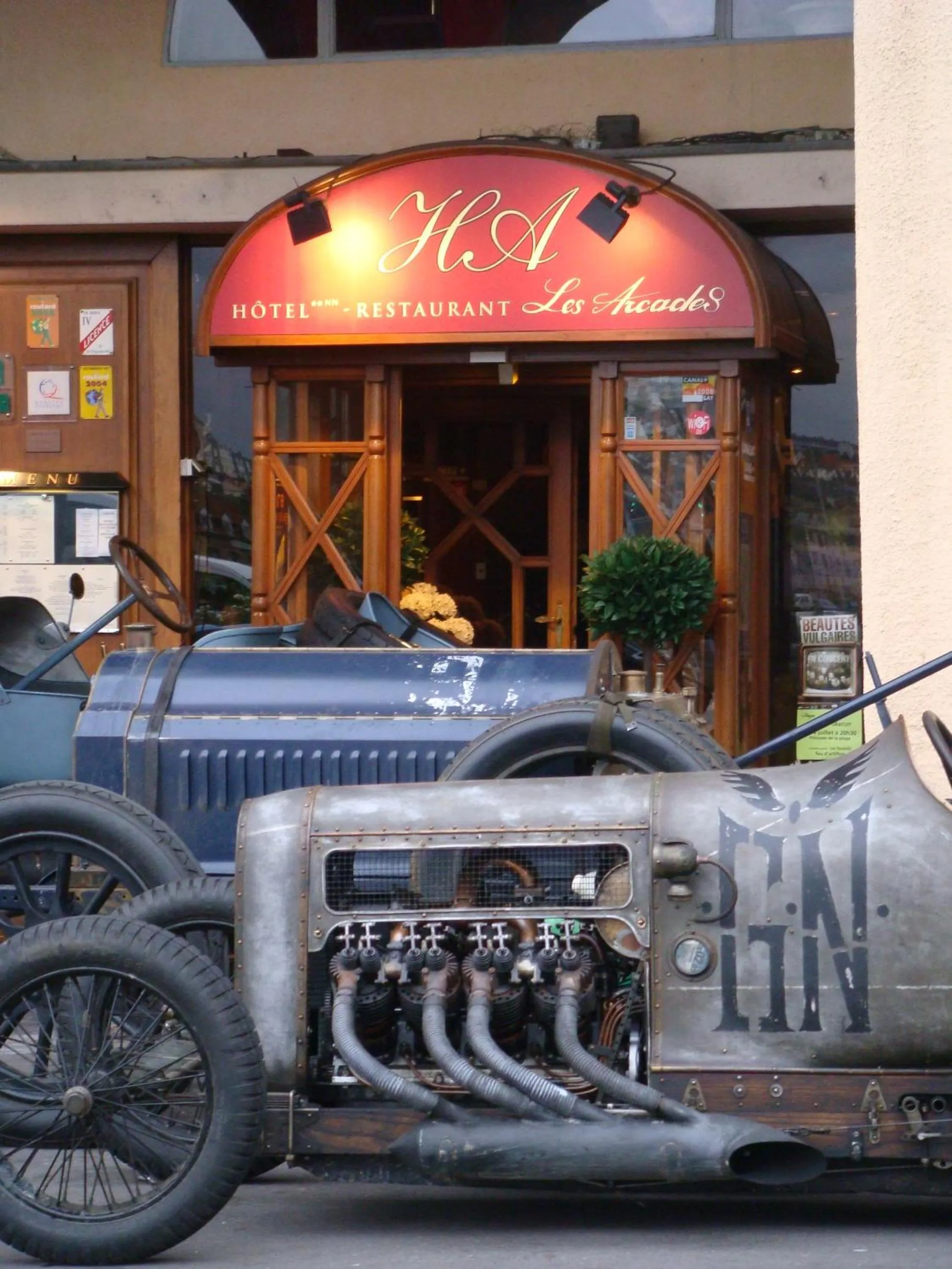 LOGIS Hôtel & Restaurant - Les Arcades